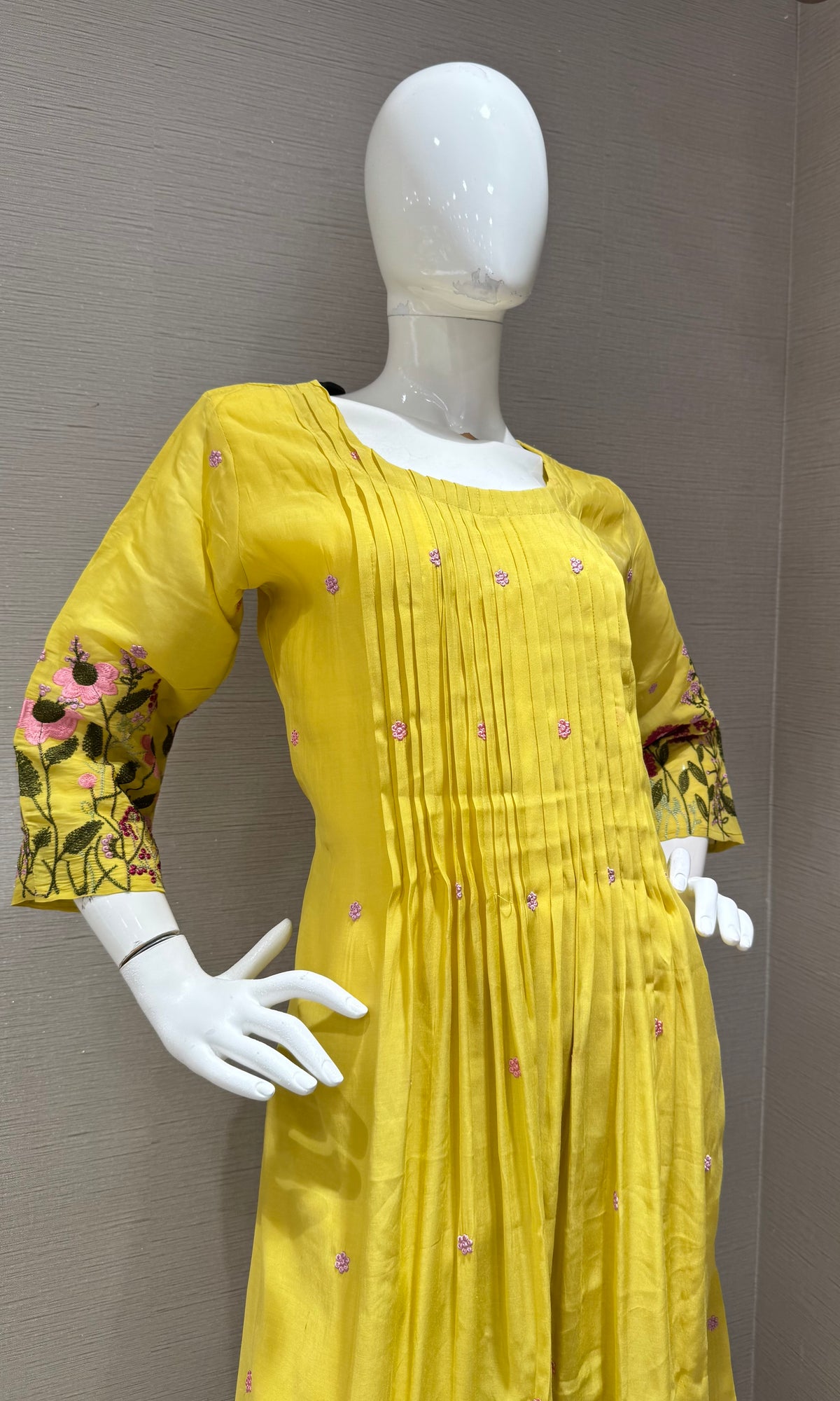 YELLOW mul chanderi floral embroidery kurta set