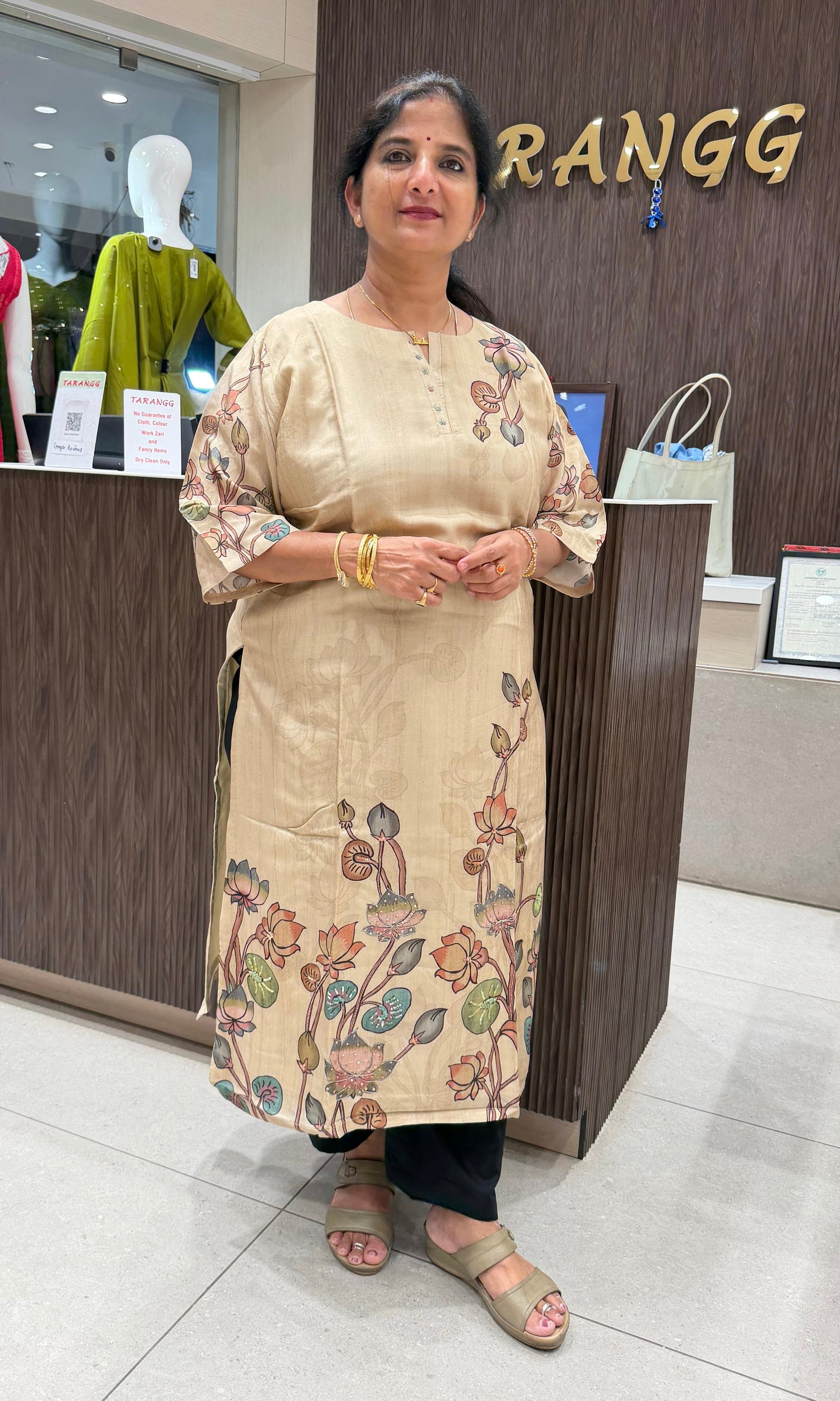 Ivory Linen-Look Kurta with Floral Artistry