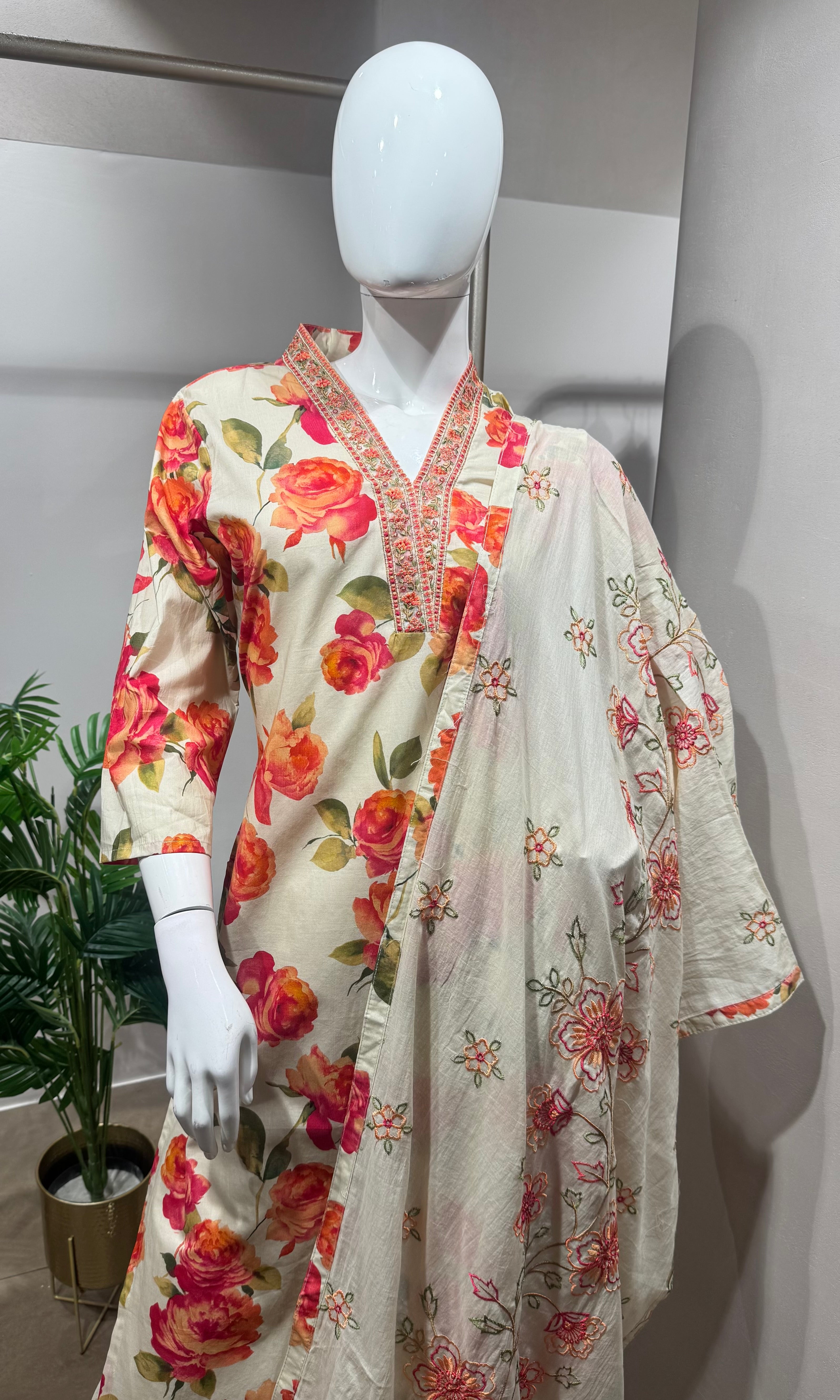 Cream floral print kurta set
