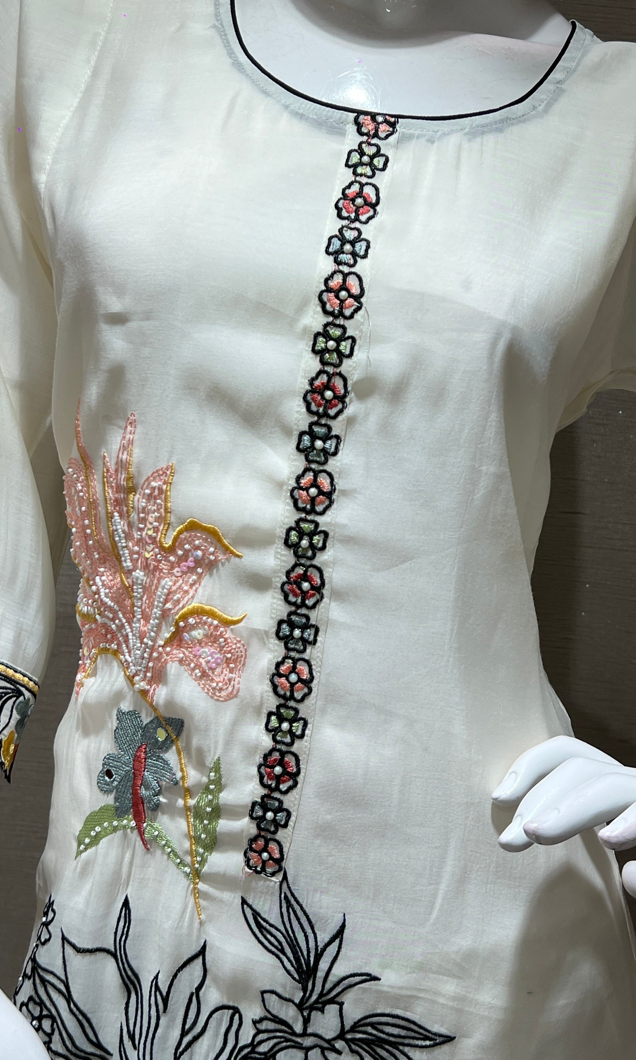 Cream mul chanderi floral embroidery kurta set