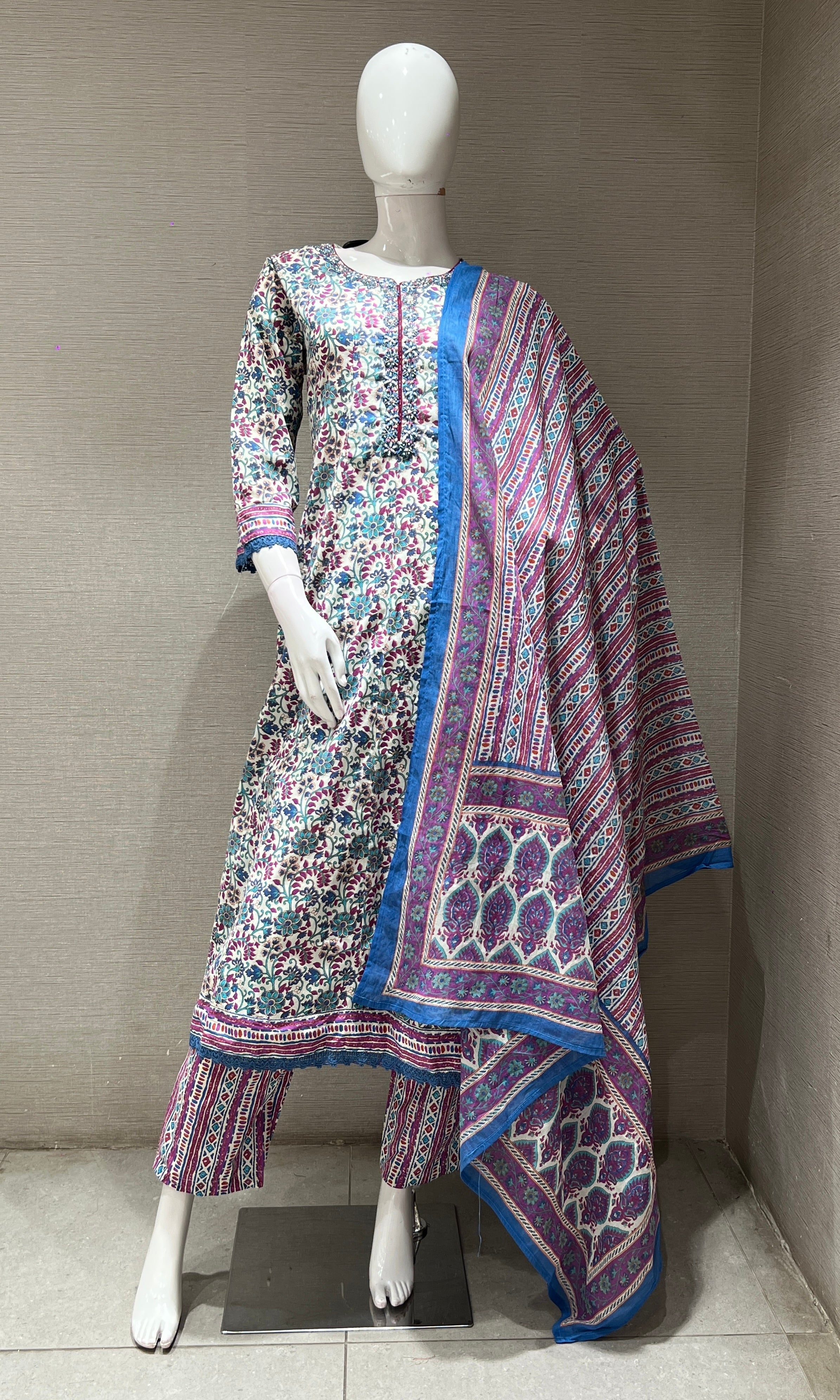 BLUE ETHNIC PRINTED KURTA SET