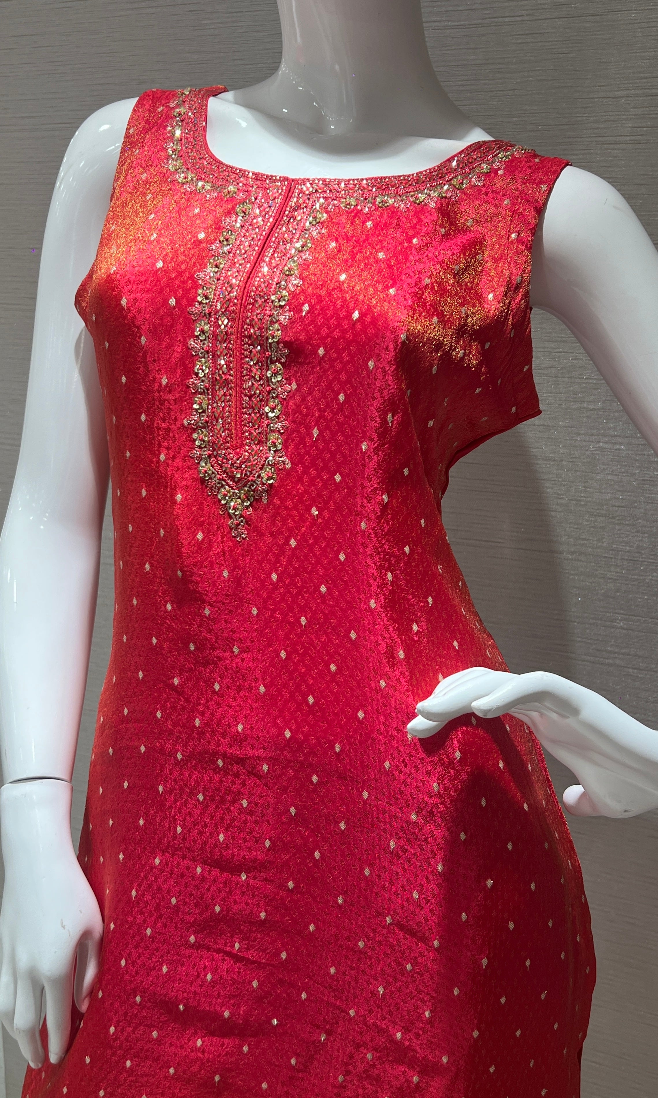 Pink kurta set with gold embroidery
