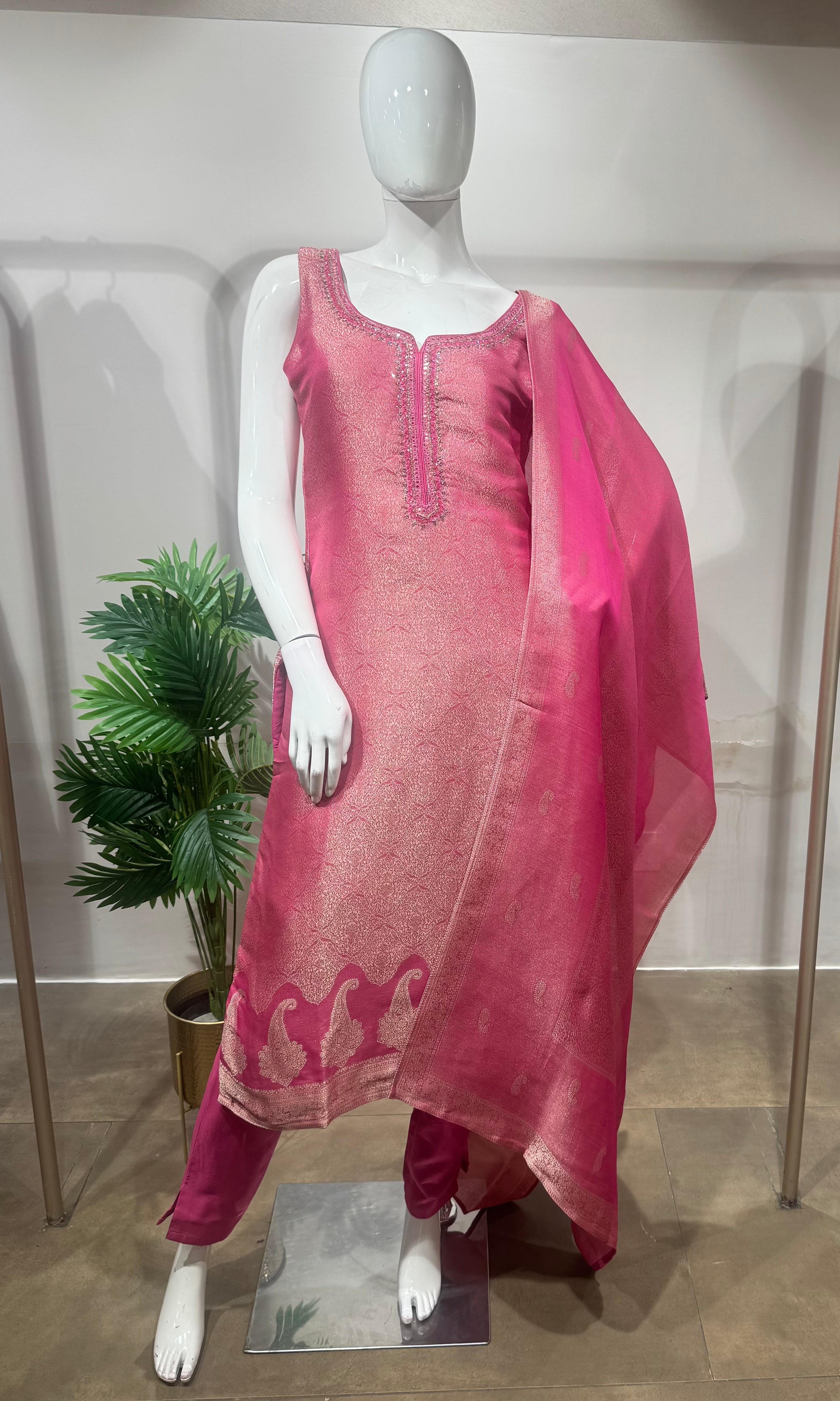 Pink Banarasi Silk kurta set with Zari Embroidery