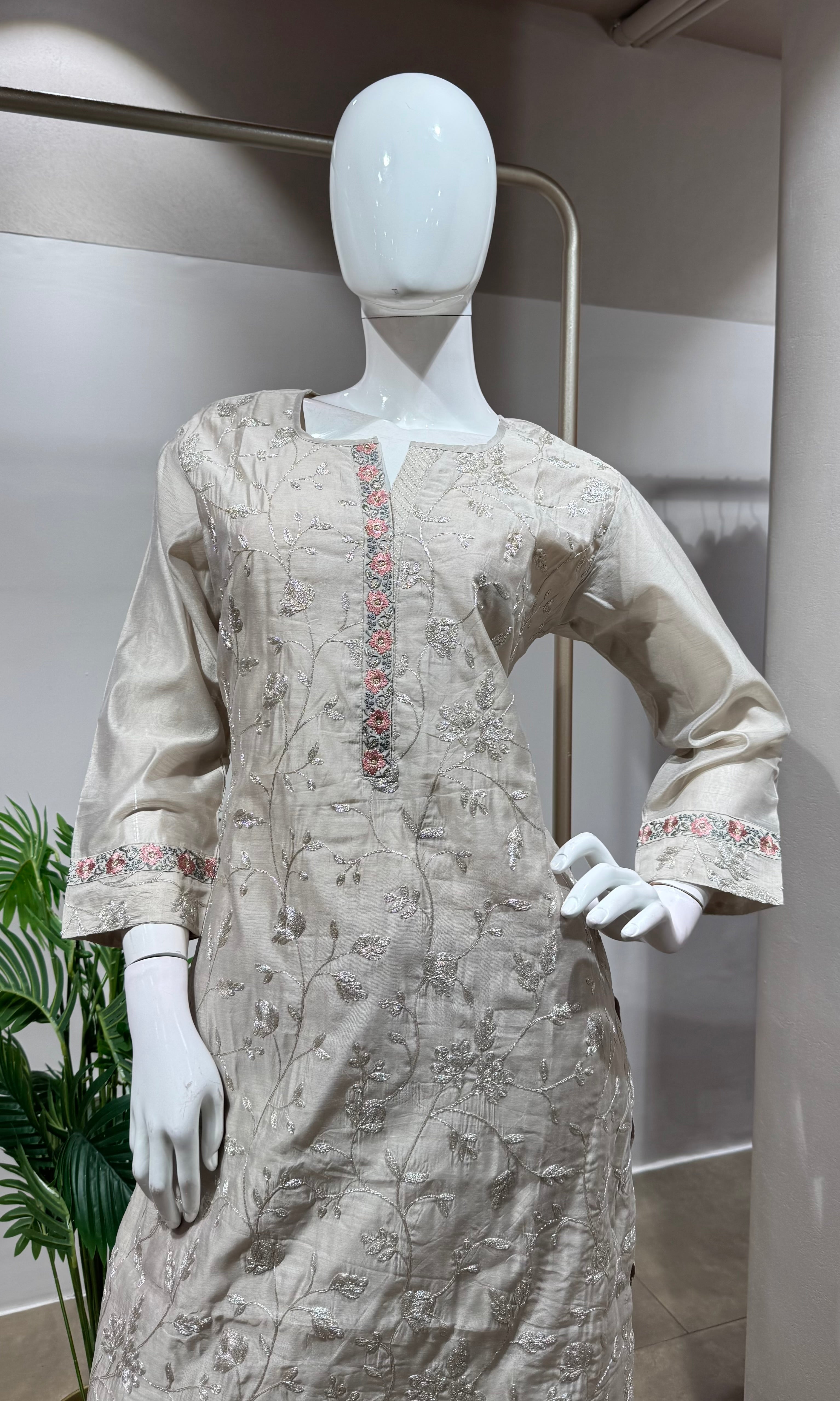 BEIGE FLORAL EMBROIDERY KURTA SET