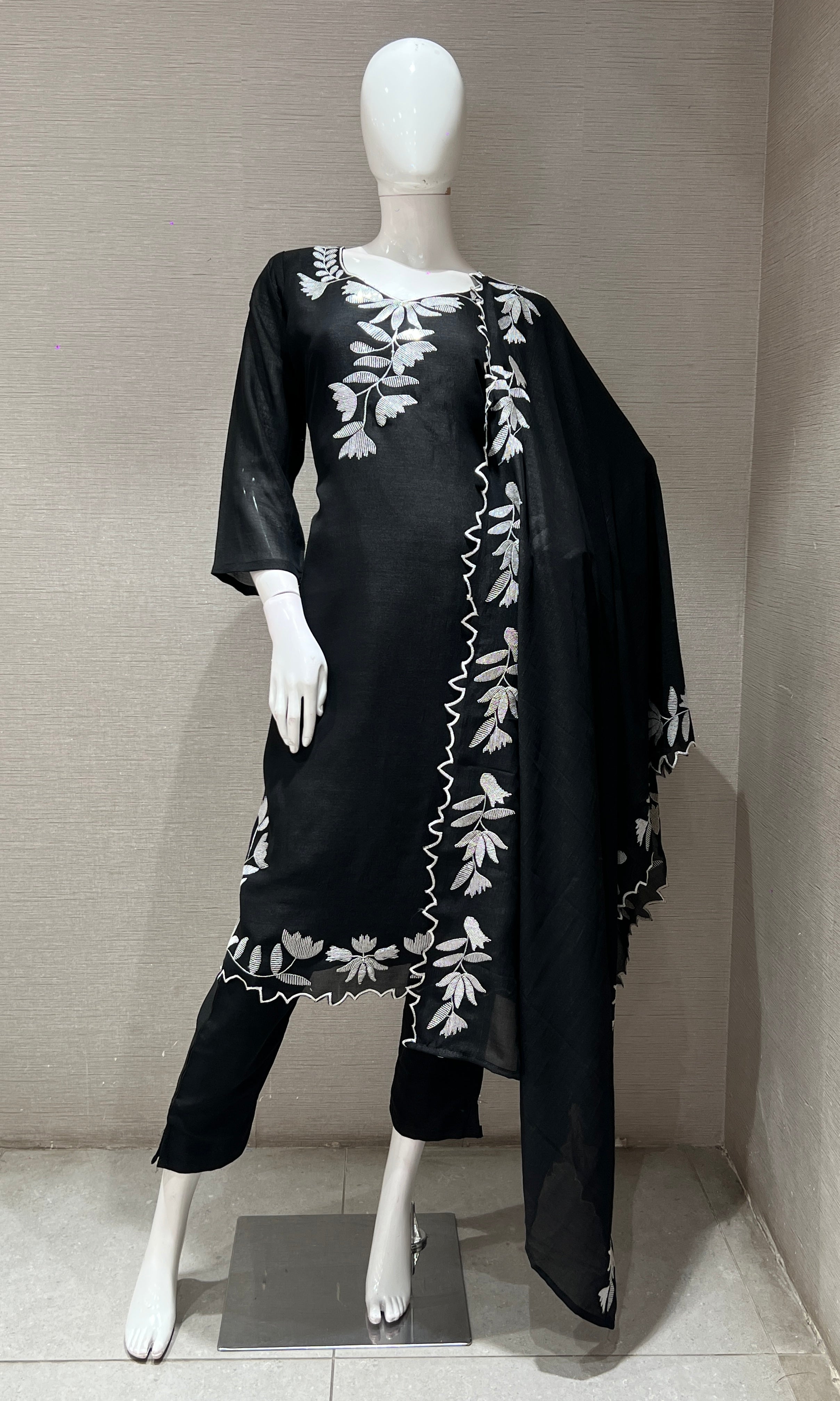 BLACK FLORAL PRINTED KURTA SET