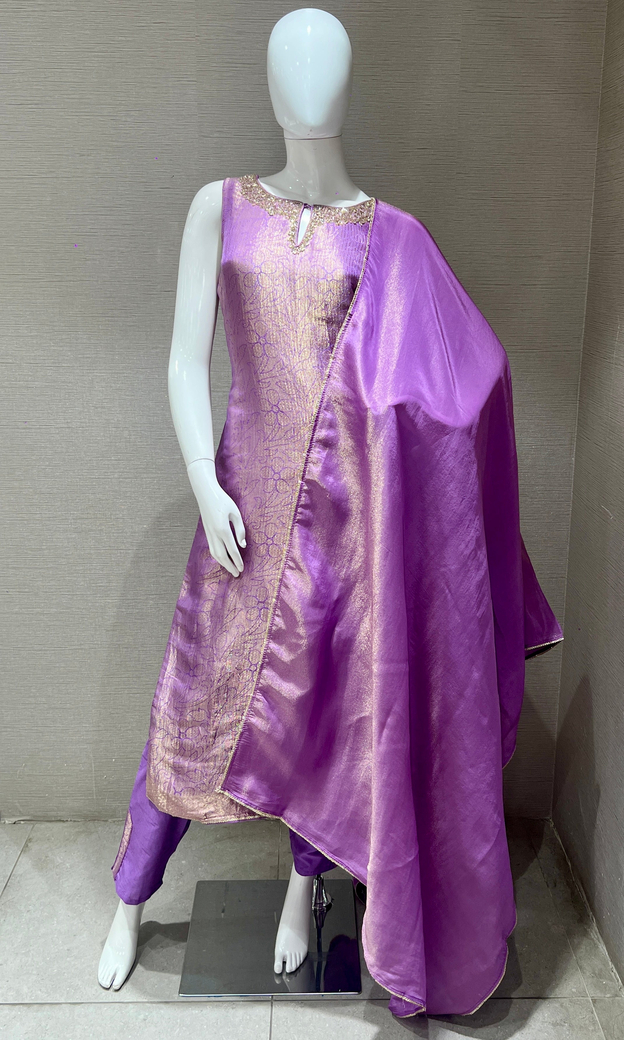 Lilac embroidered kurta set with sheen dupatta