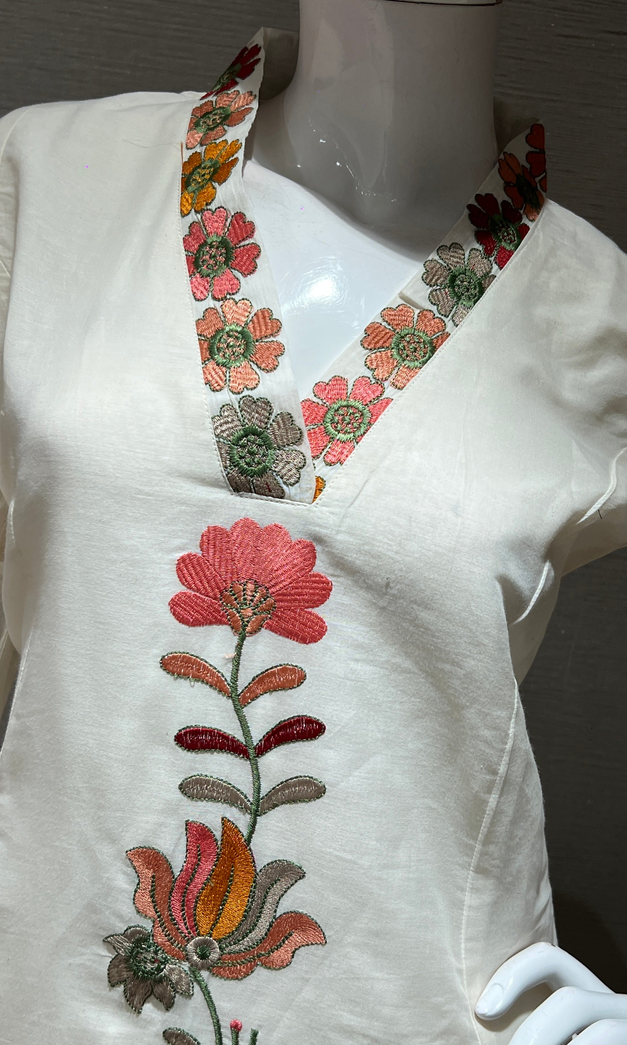 Cream floral embroidery kurta set