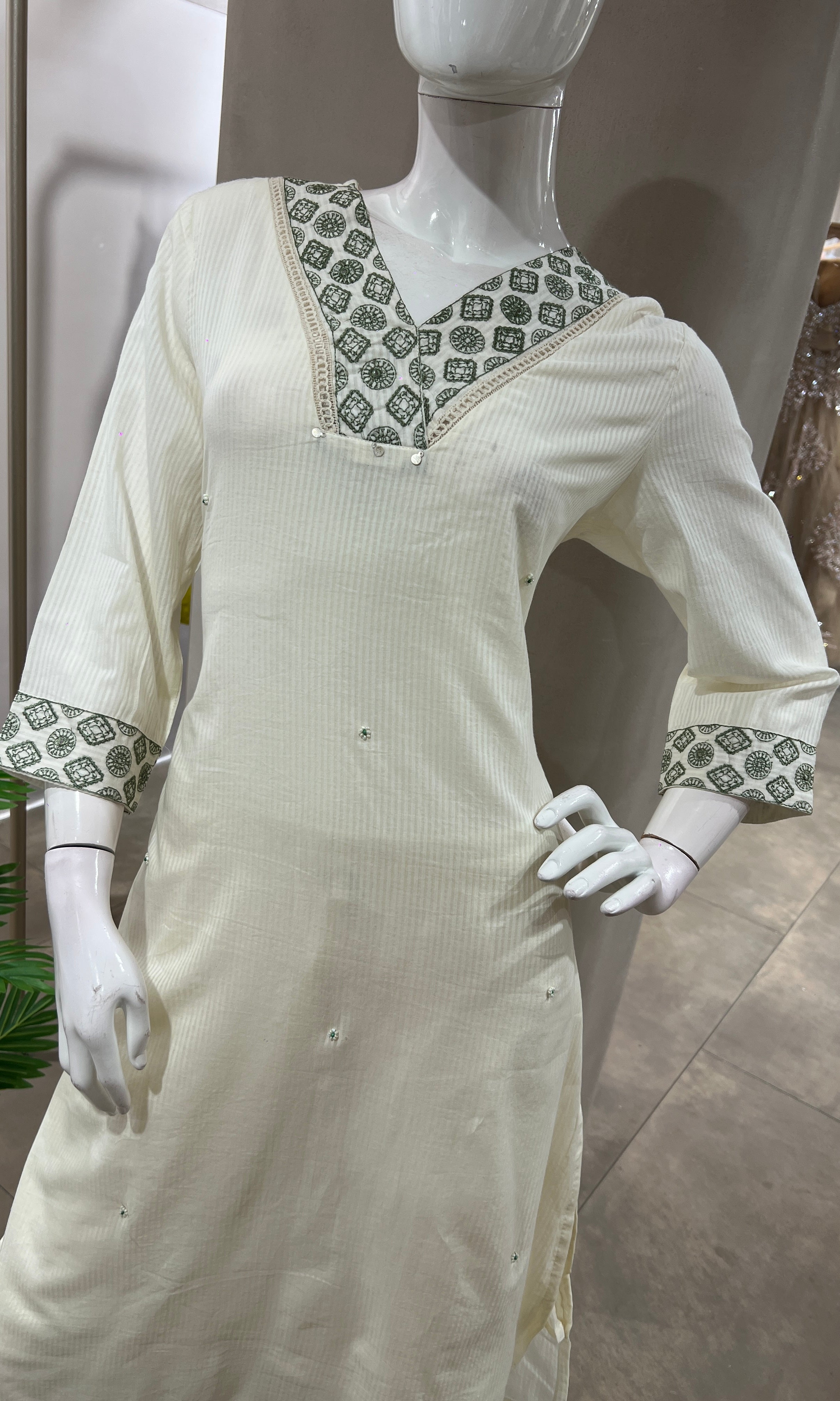 GREEN FLORAL MOTIF KURTA SET