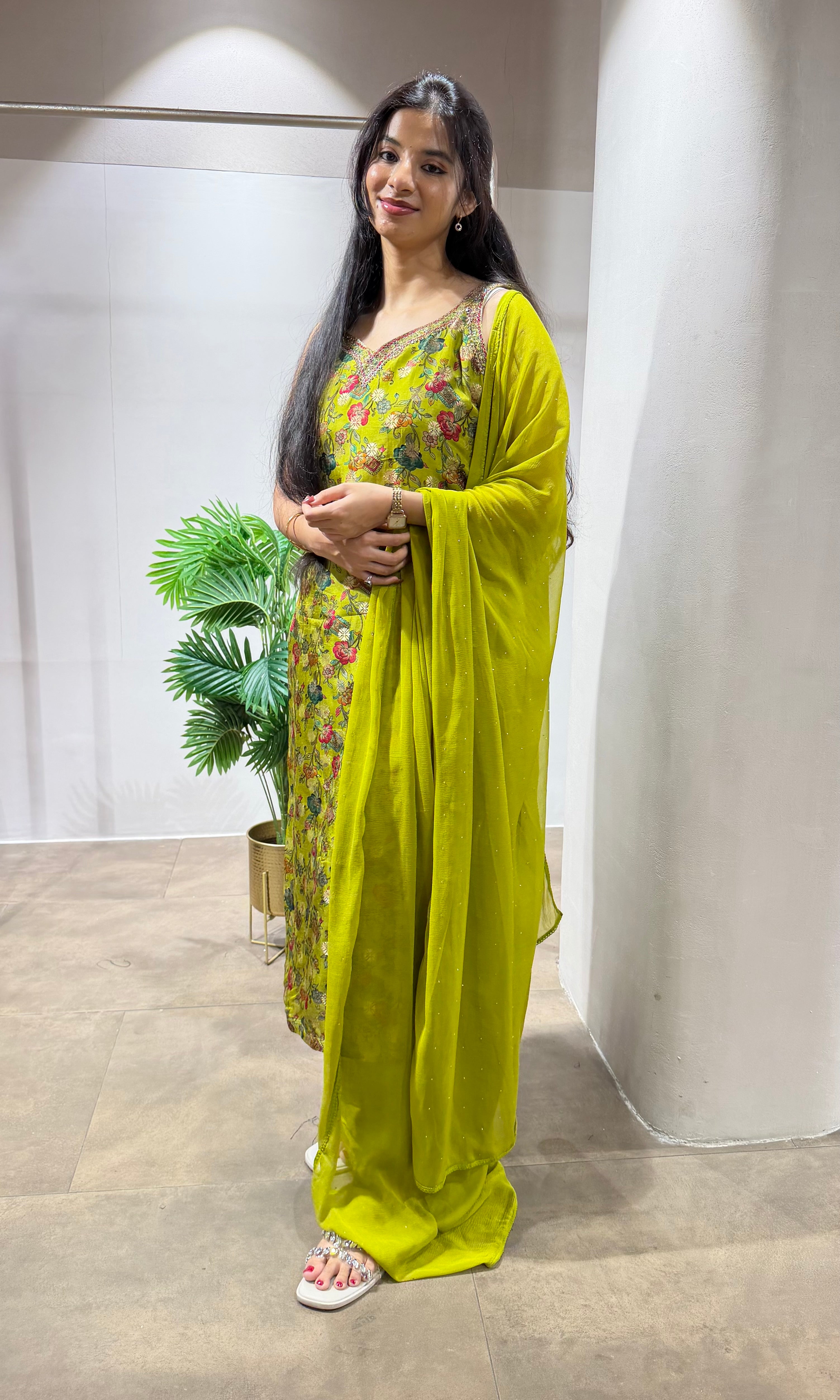 GREEN FLORAL EMBROIDERY KURTA SET