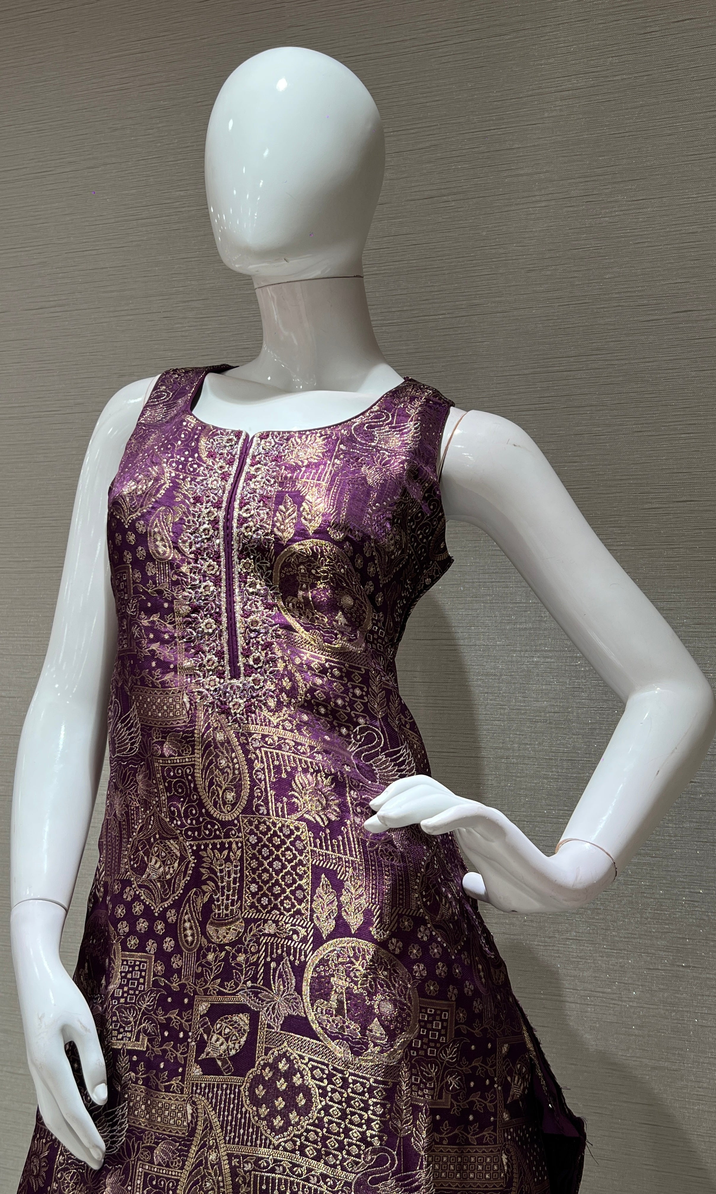 WINE ETHNIC KURTA SET WITH WOVEN DUPATTA