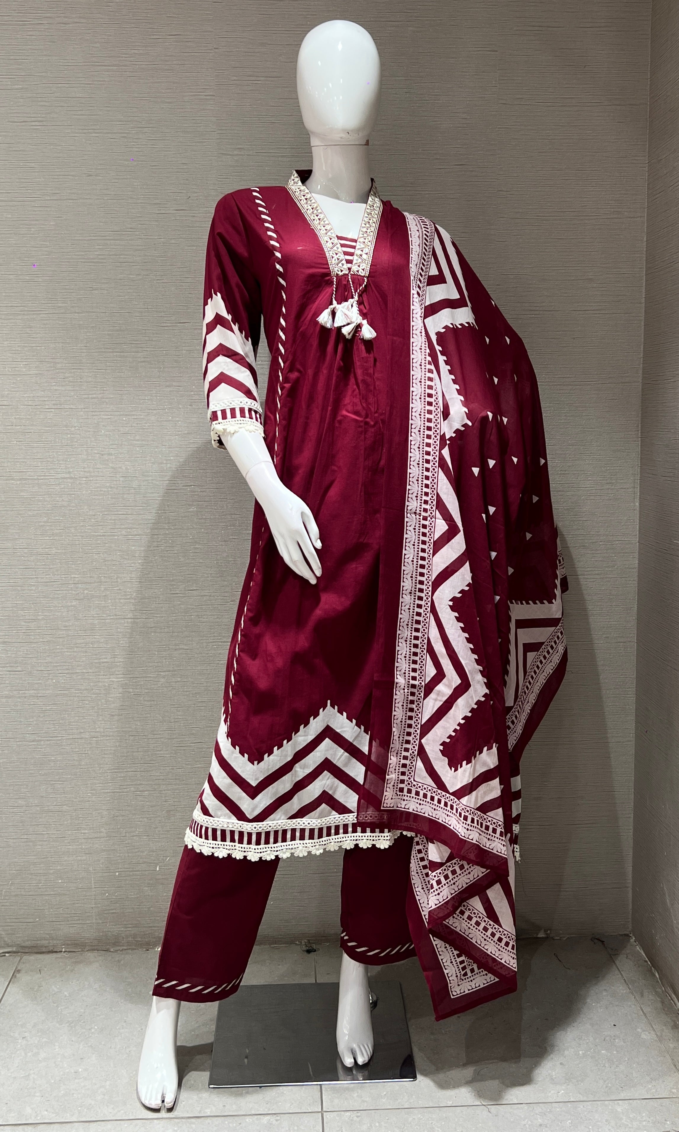 Maroon kurta set WITH WHITE LACE EMBROIDERY