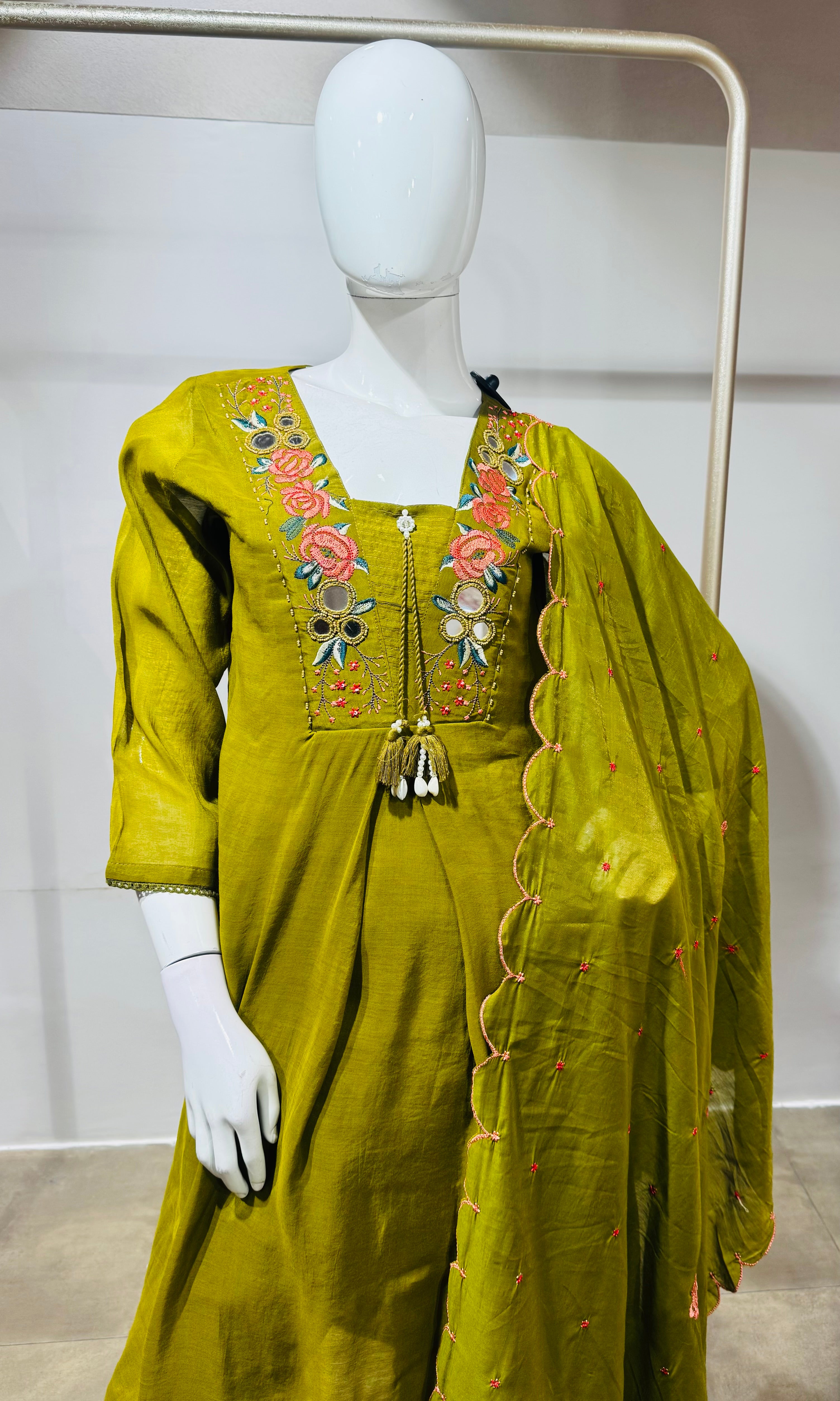 Mehendi Green Ethnic Kurta Set with Multicolored Neckline