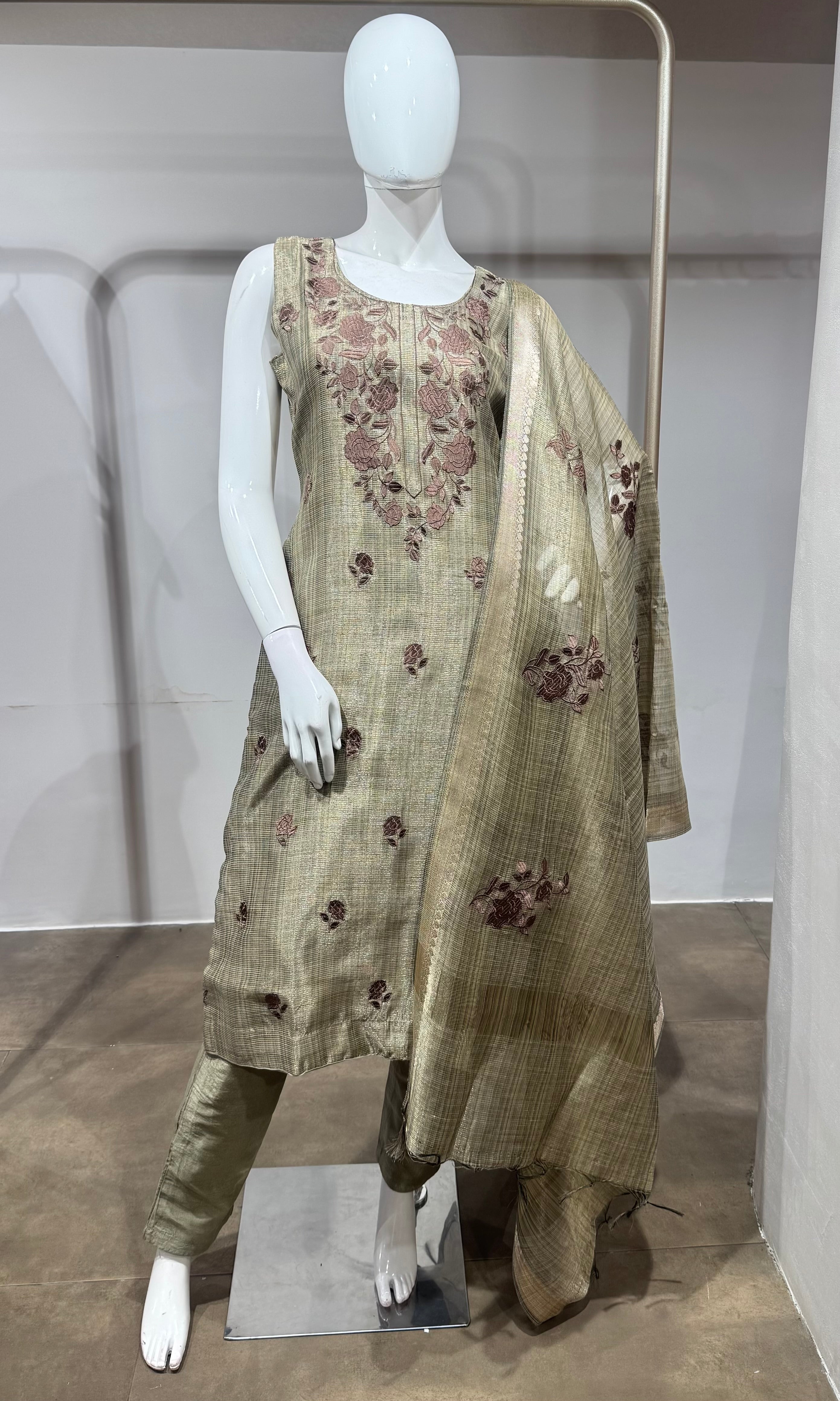 BEAGH FLORAL EMBROIDERED KURTA SET