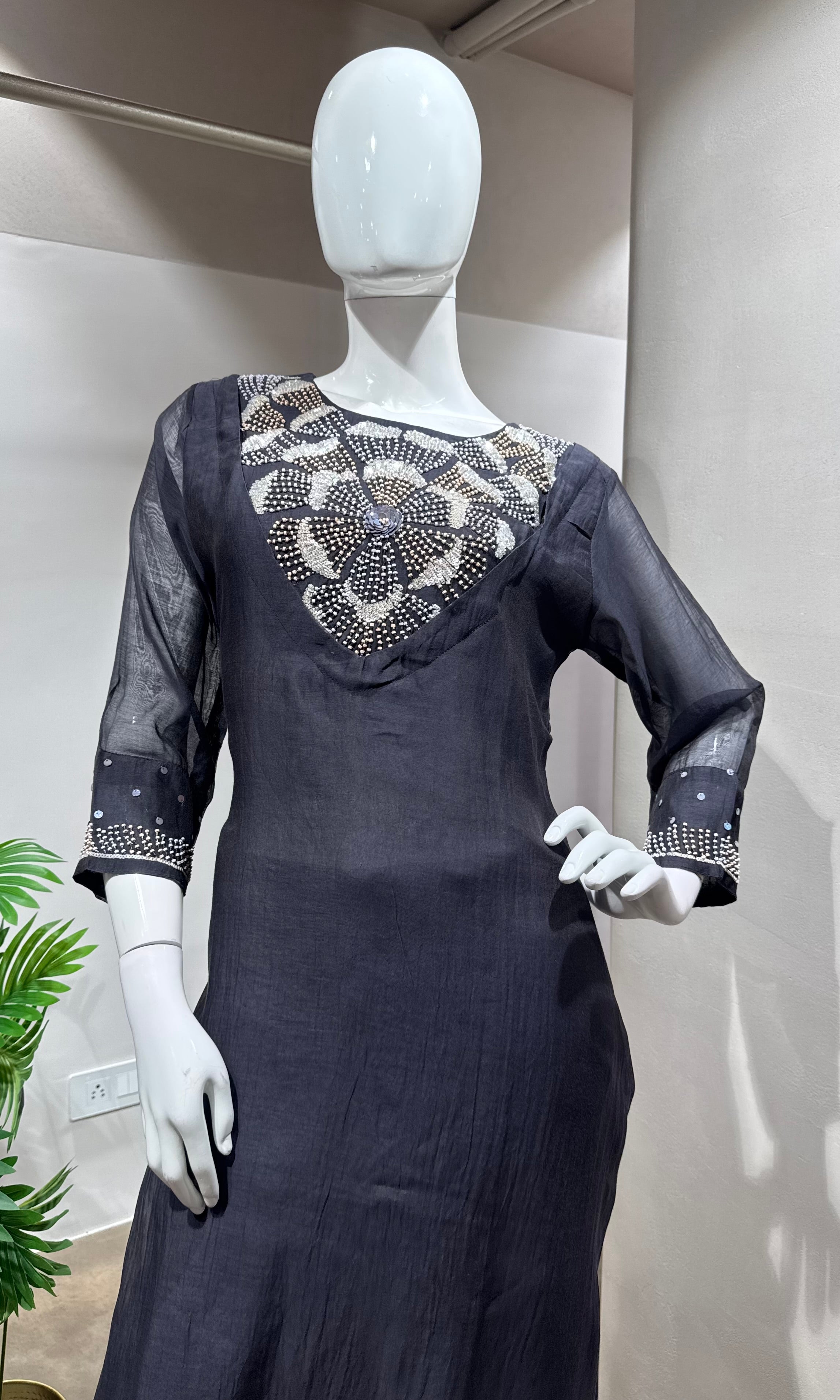 BLACK EMBROIDERED KURTA SET