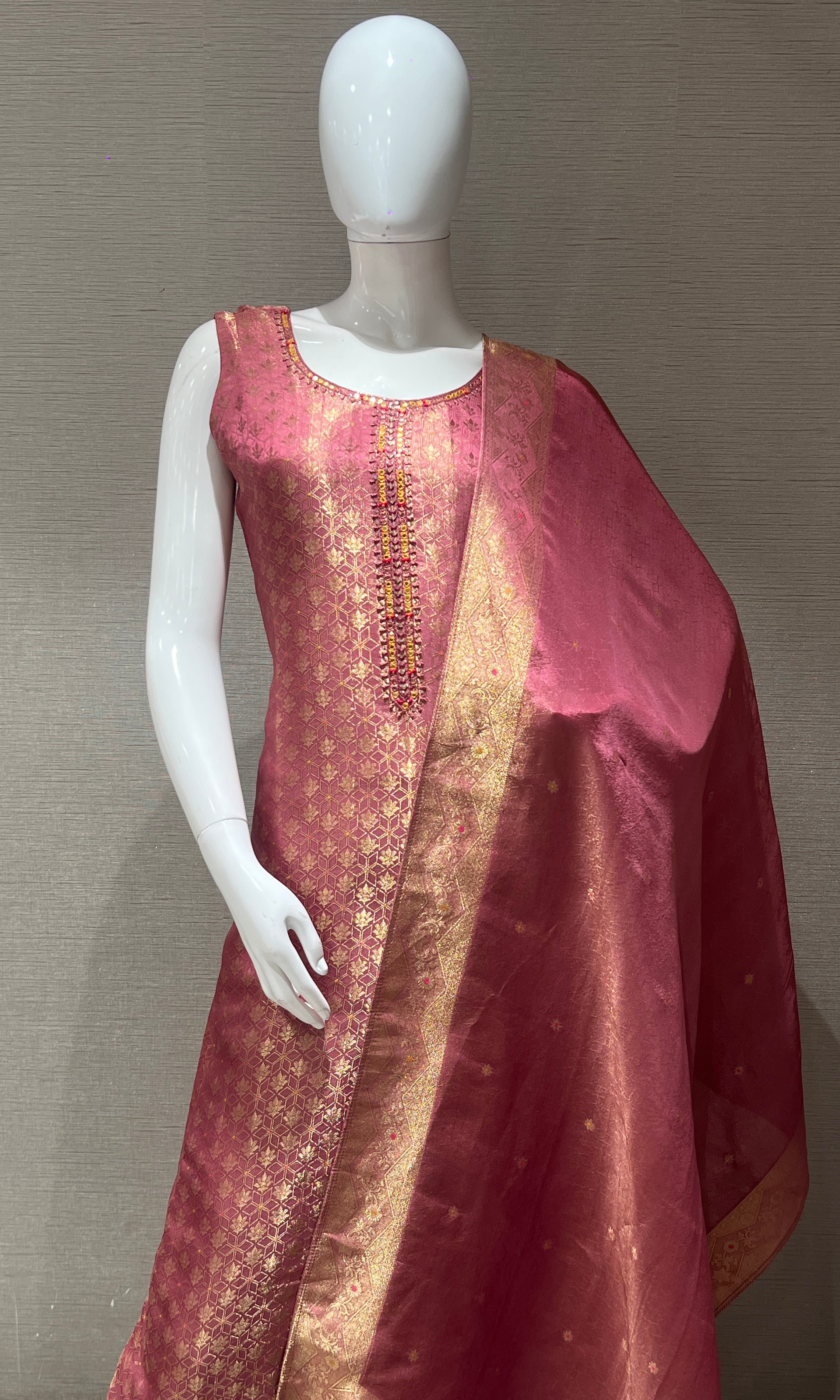 Onion pink Brocade Kurta Set