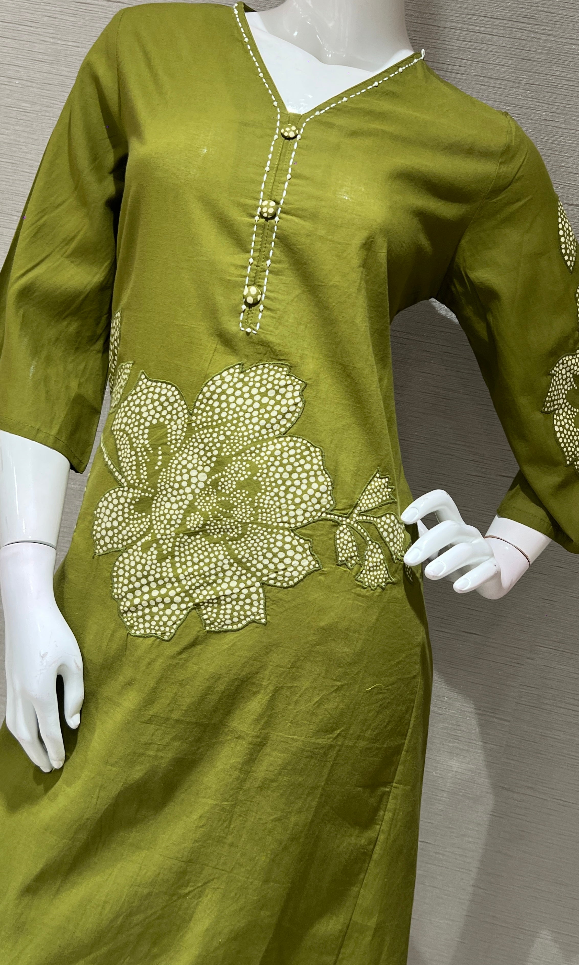 Green FLORAL EMBROIDERY kurta seT