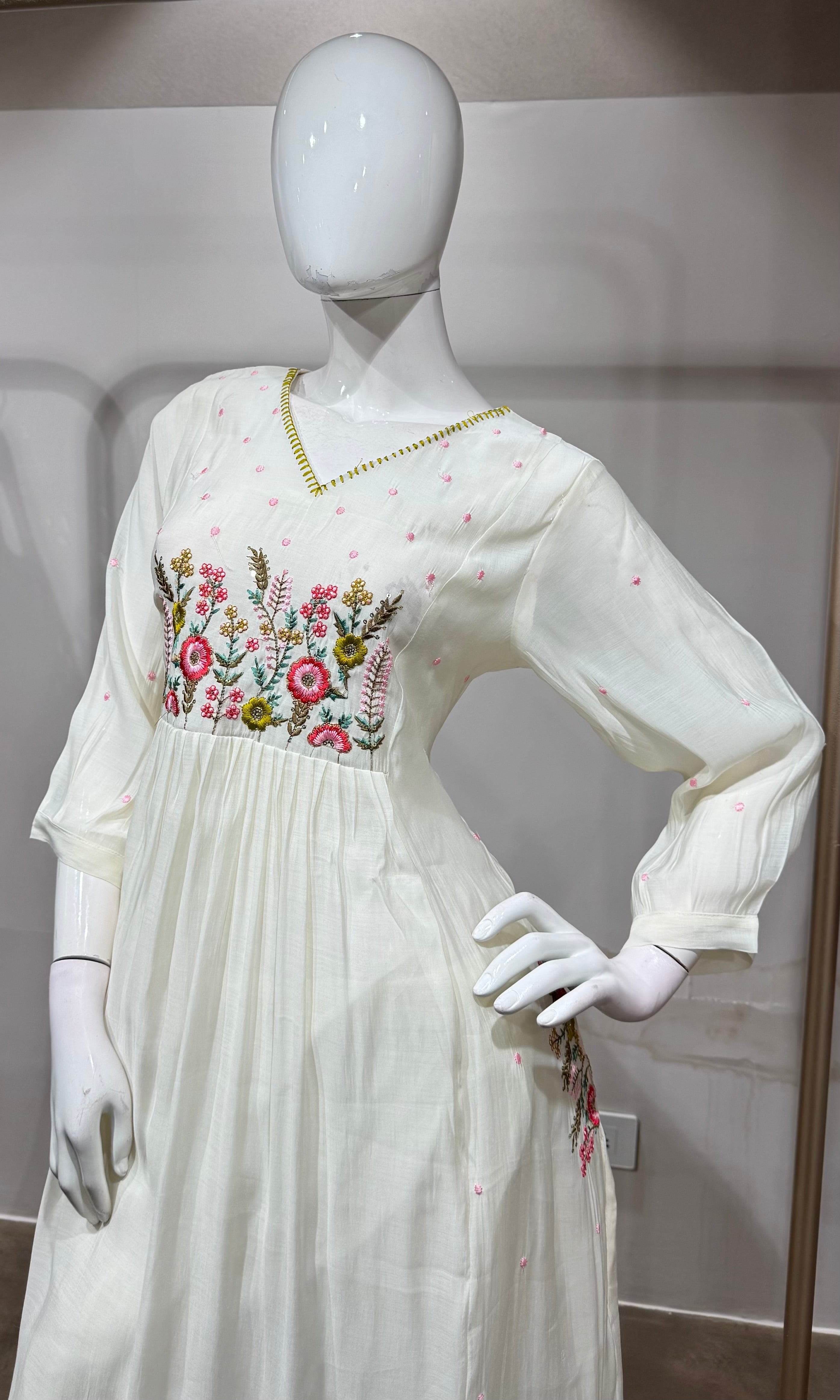 Cream Mul Chanderi embroidered kurta set