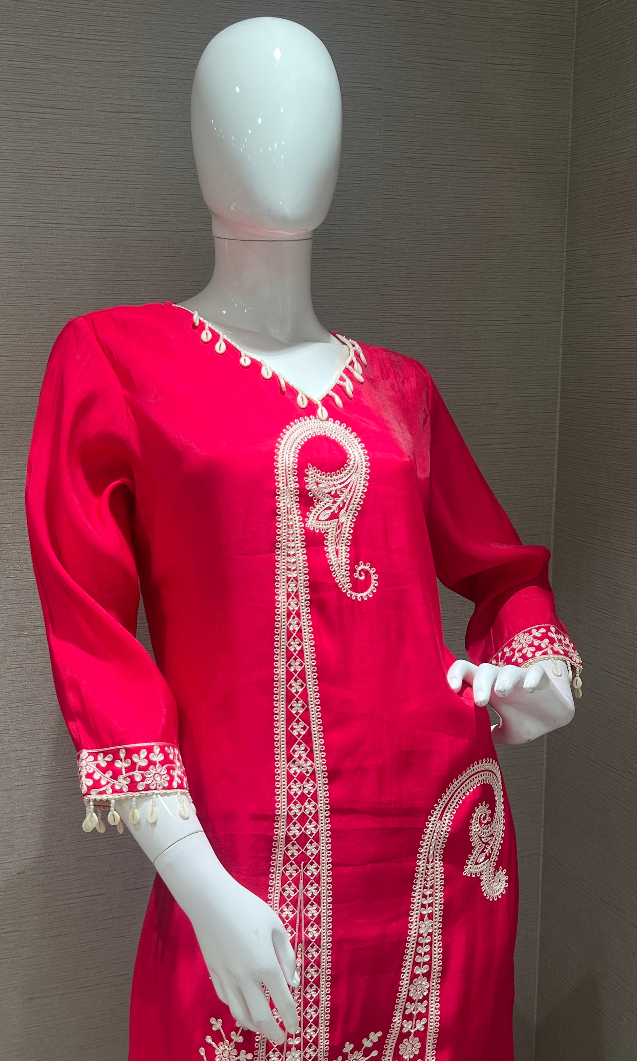 Rani pink Thread Embroidery Kurta Set