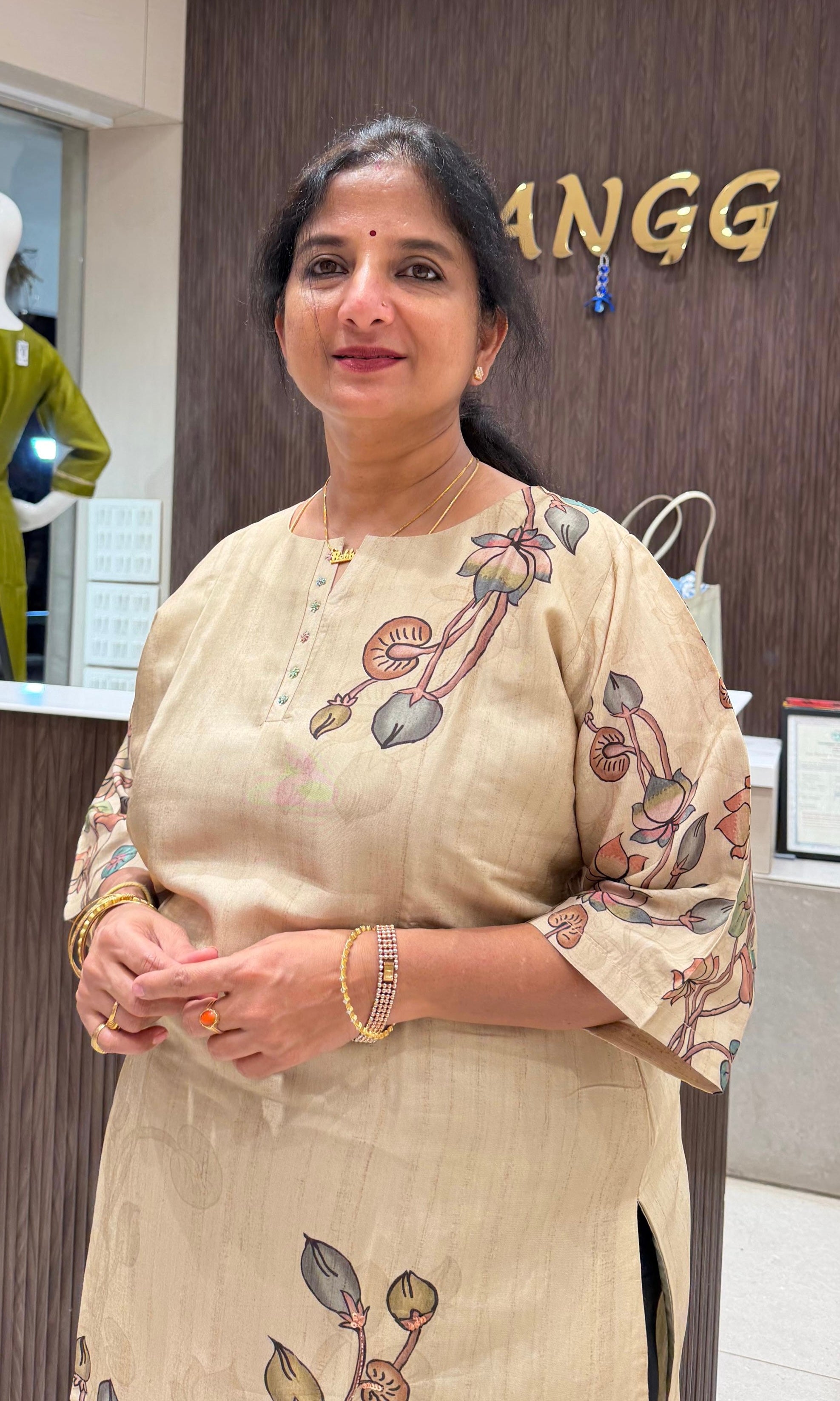Ivory Linen-Look Kurta with Floral Artistry