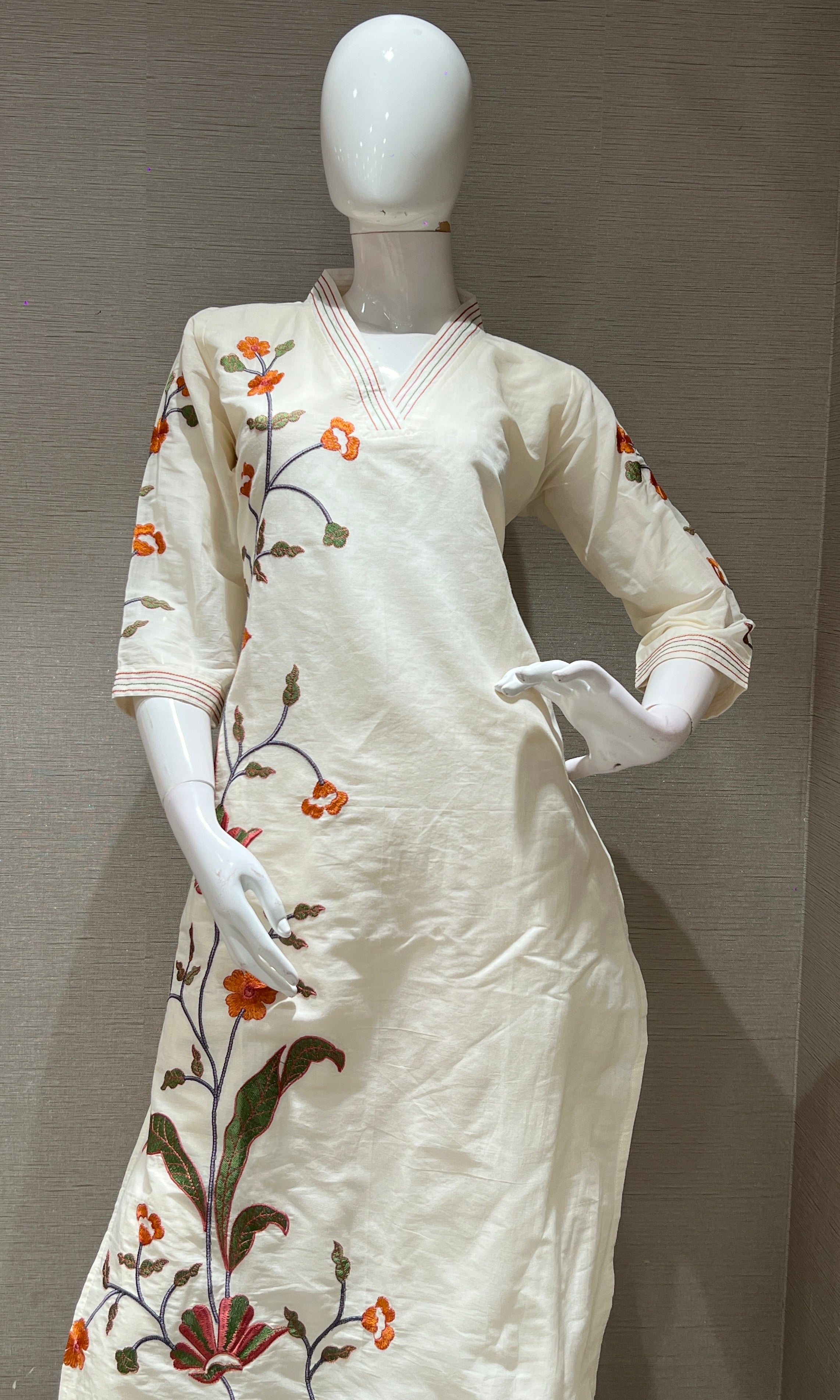 Cream floral and leaf embroidery kurta set