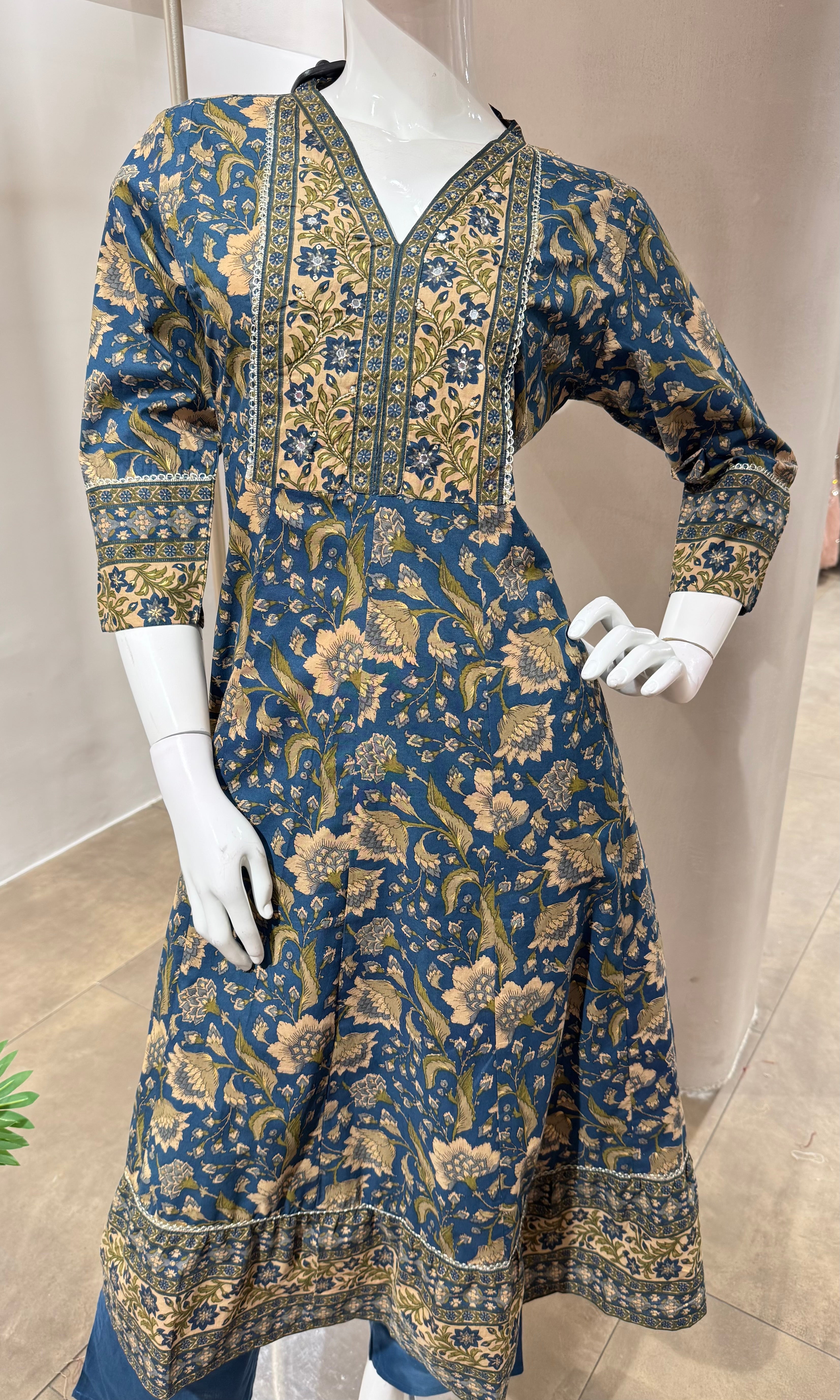 BLUE FLORAL PRINT ETHNIC KURTA SET