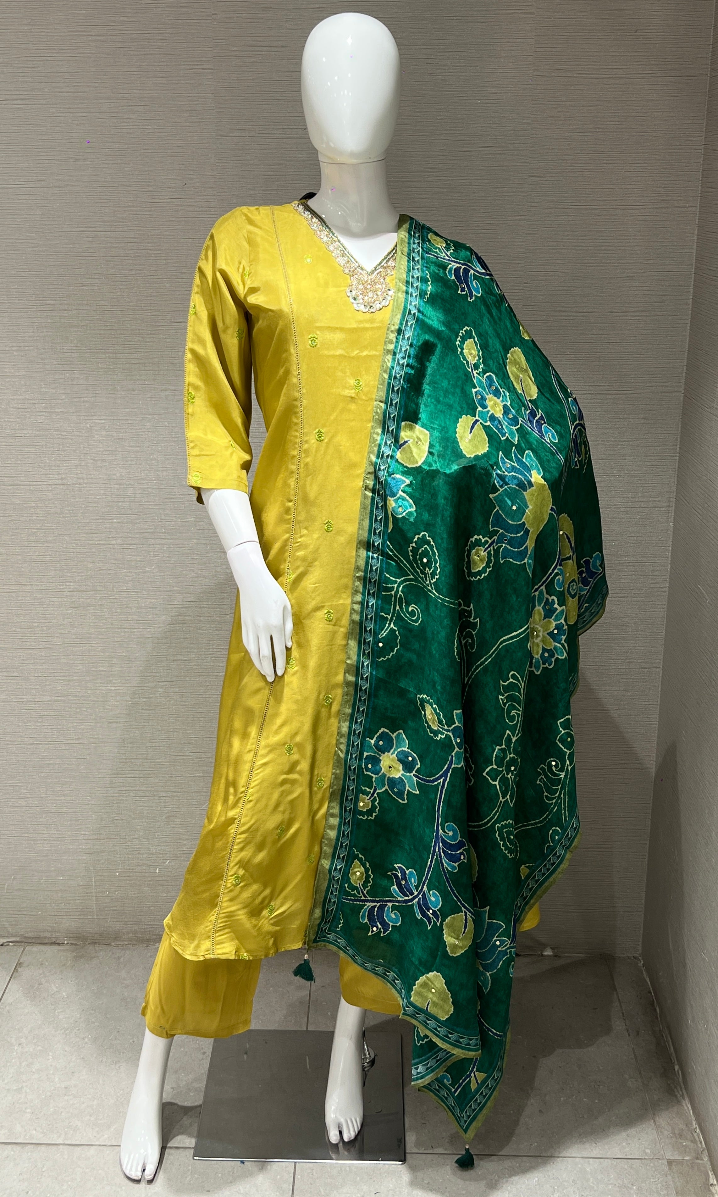 Liril kurta set WITH GREEN FLORAL DUPATTA