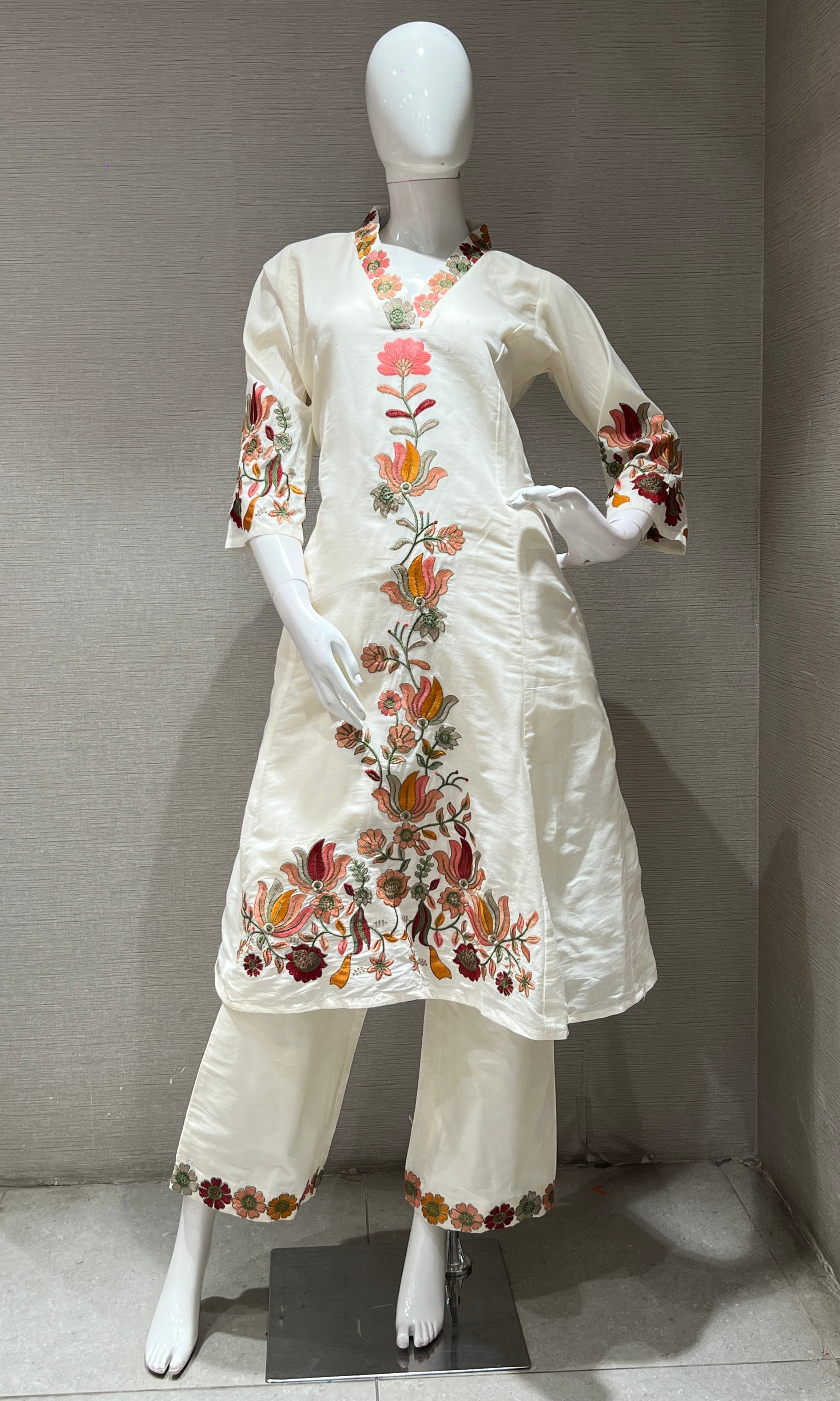 Cream floral embroidery kurta set