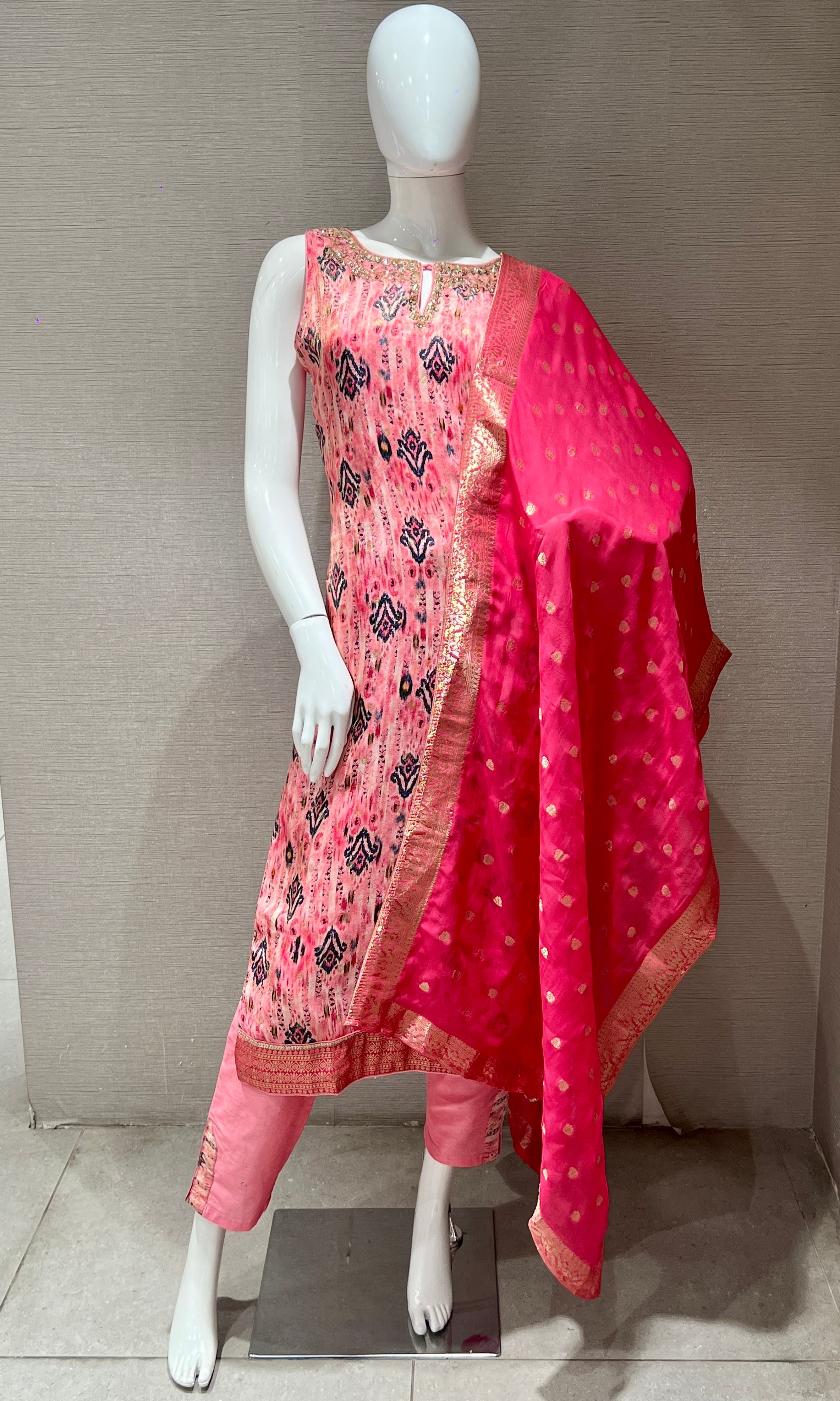Light Pink Kurta Set with Contrast Dupatta