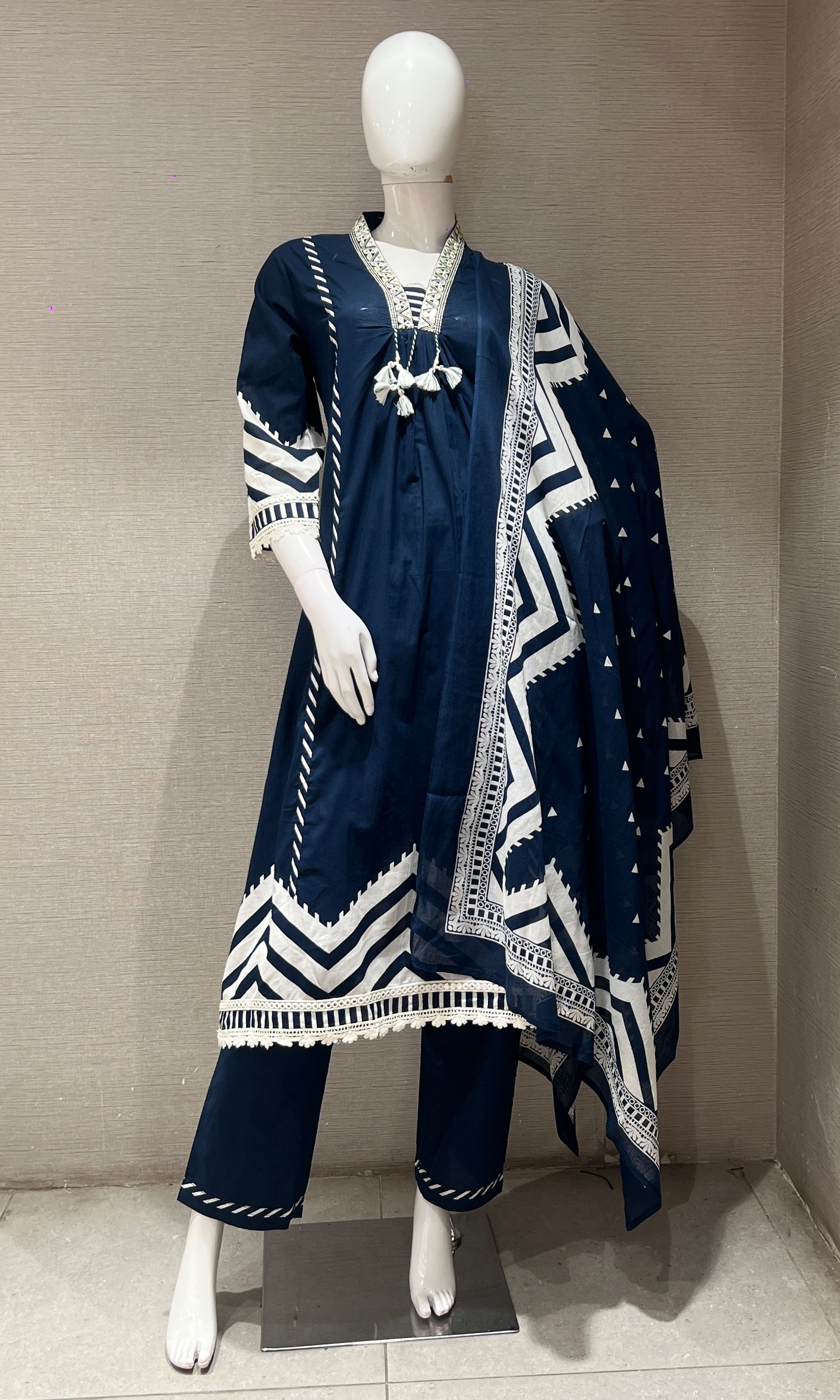 Navy blue kurta set WITH WHITE LACE EMBROIDERY