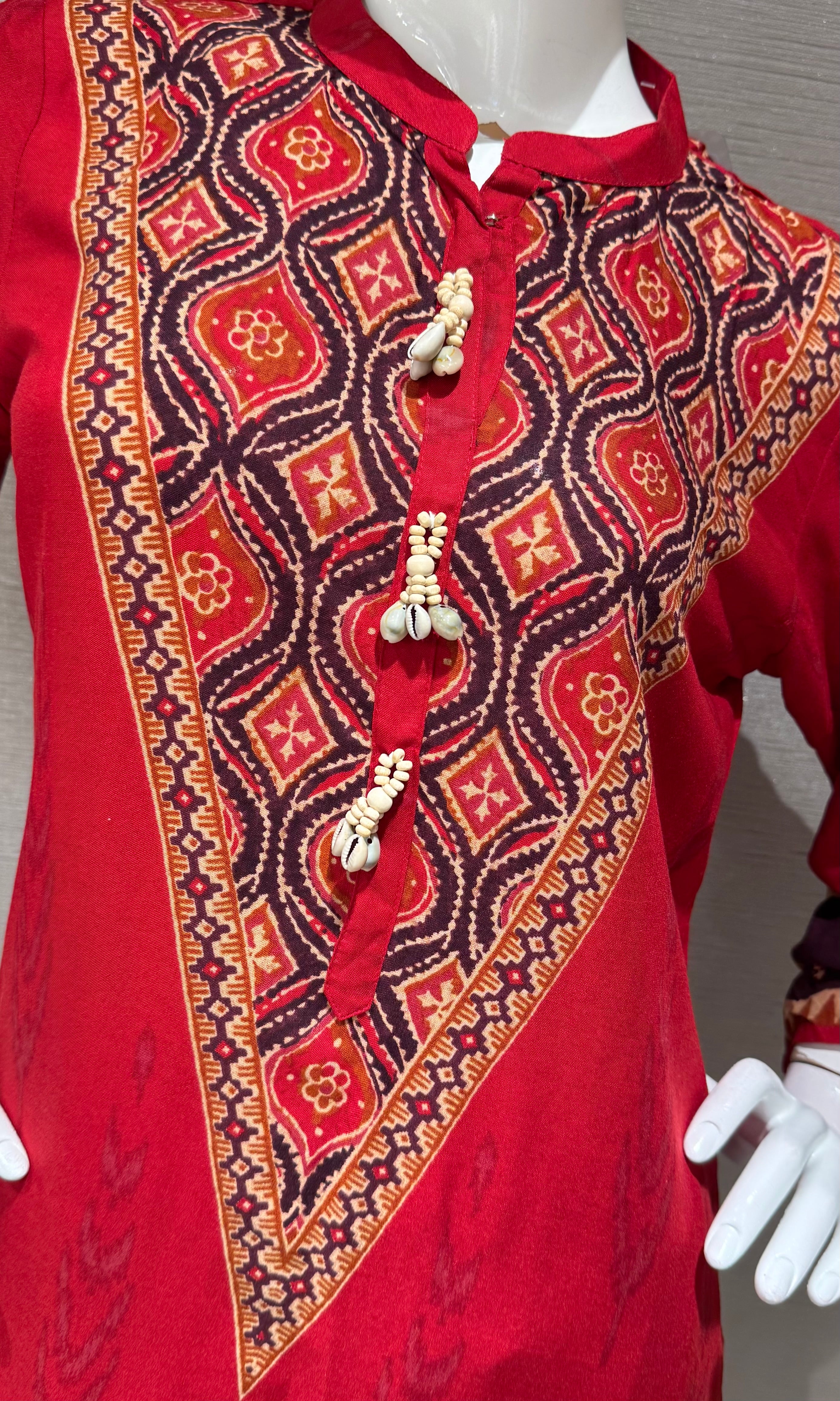 RED Intricate Bordered cord set