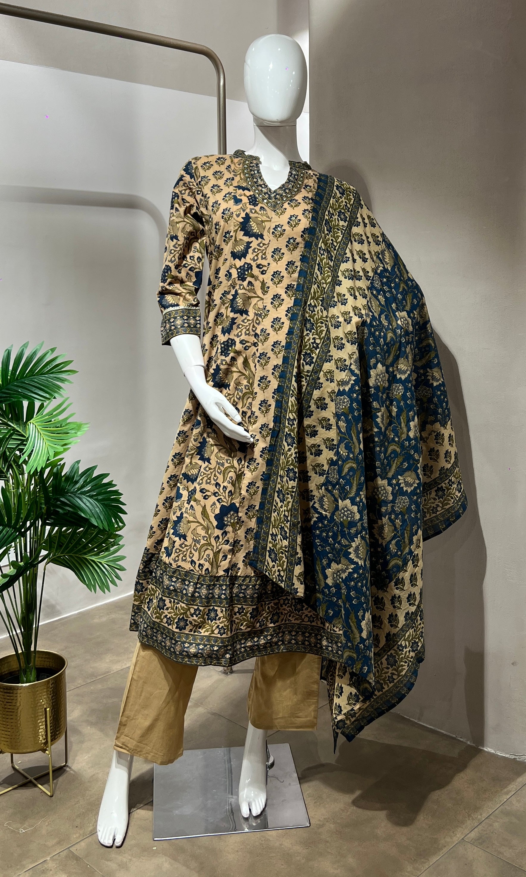 BLUE ETHNIC PRINTED KURTA SET