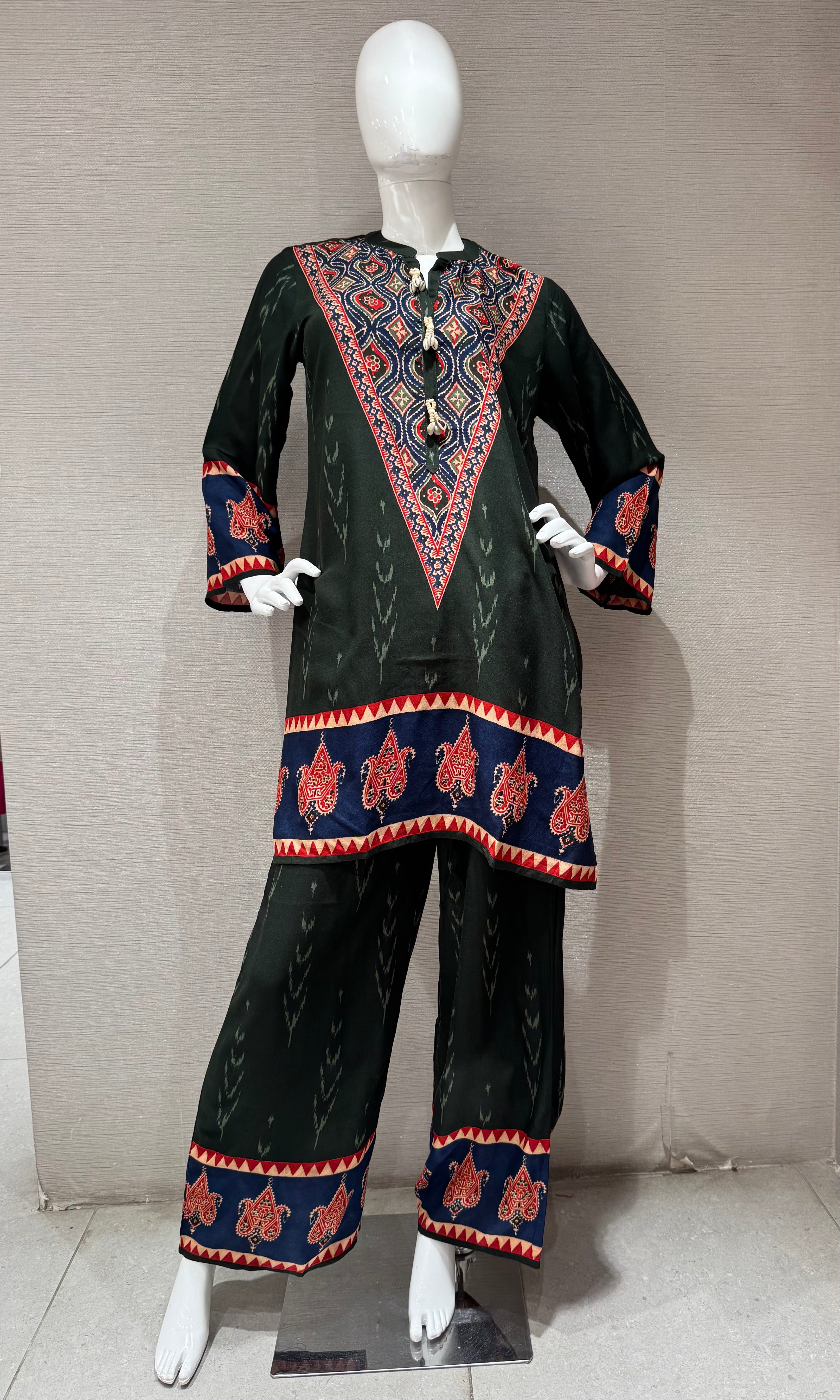 green intricate bordered cord set