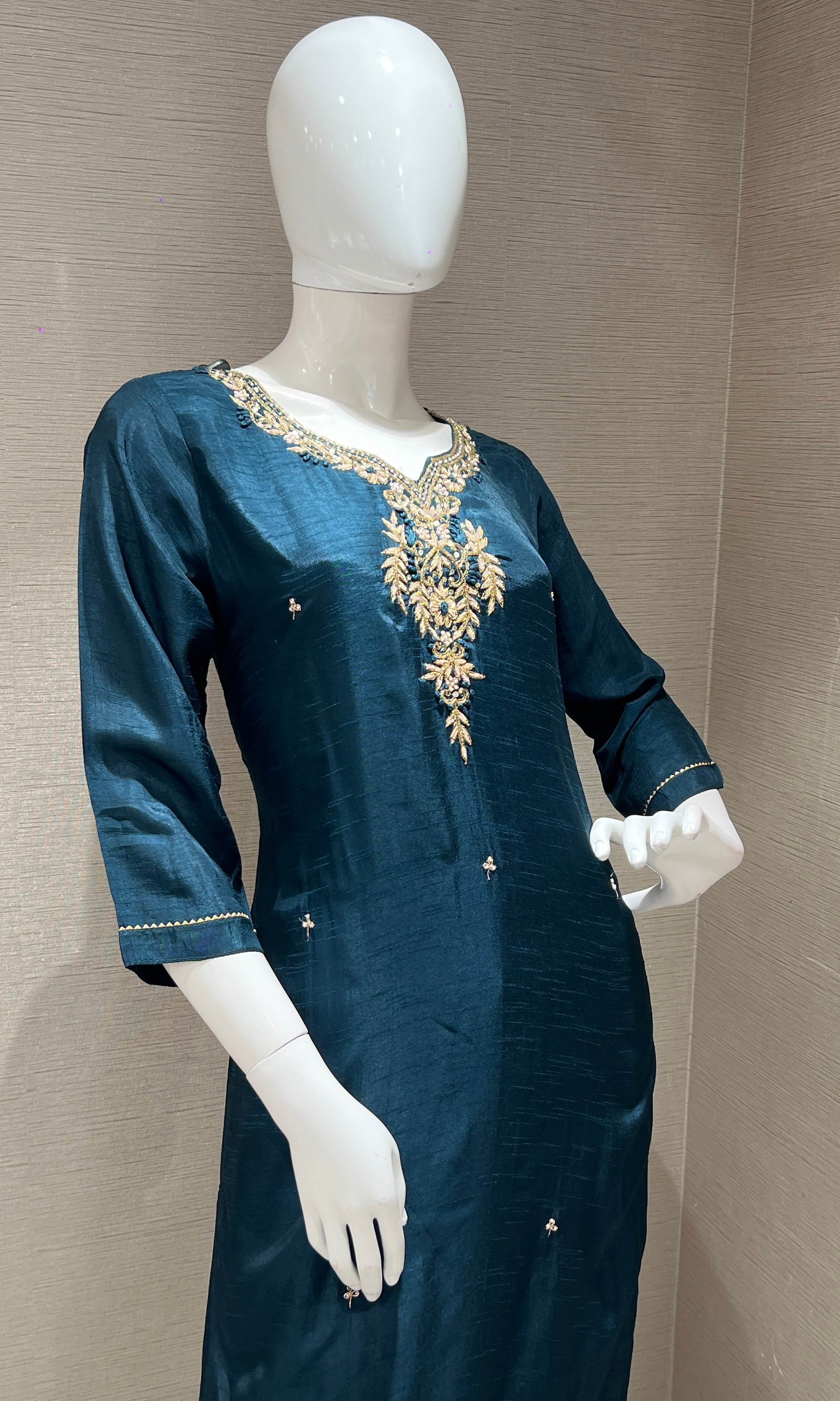 bottom green embroidered kurti with printed dupatta