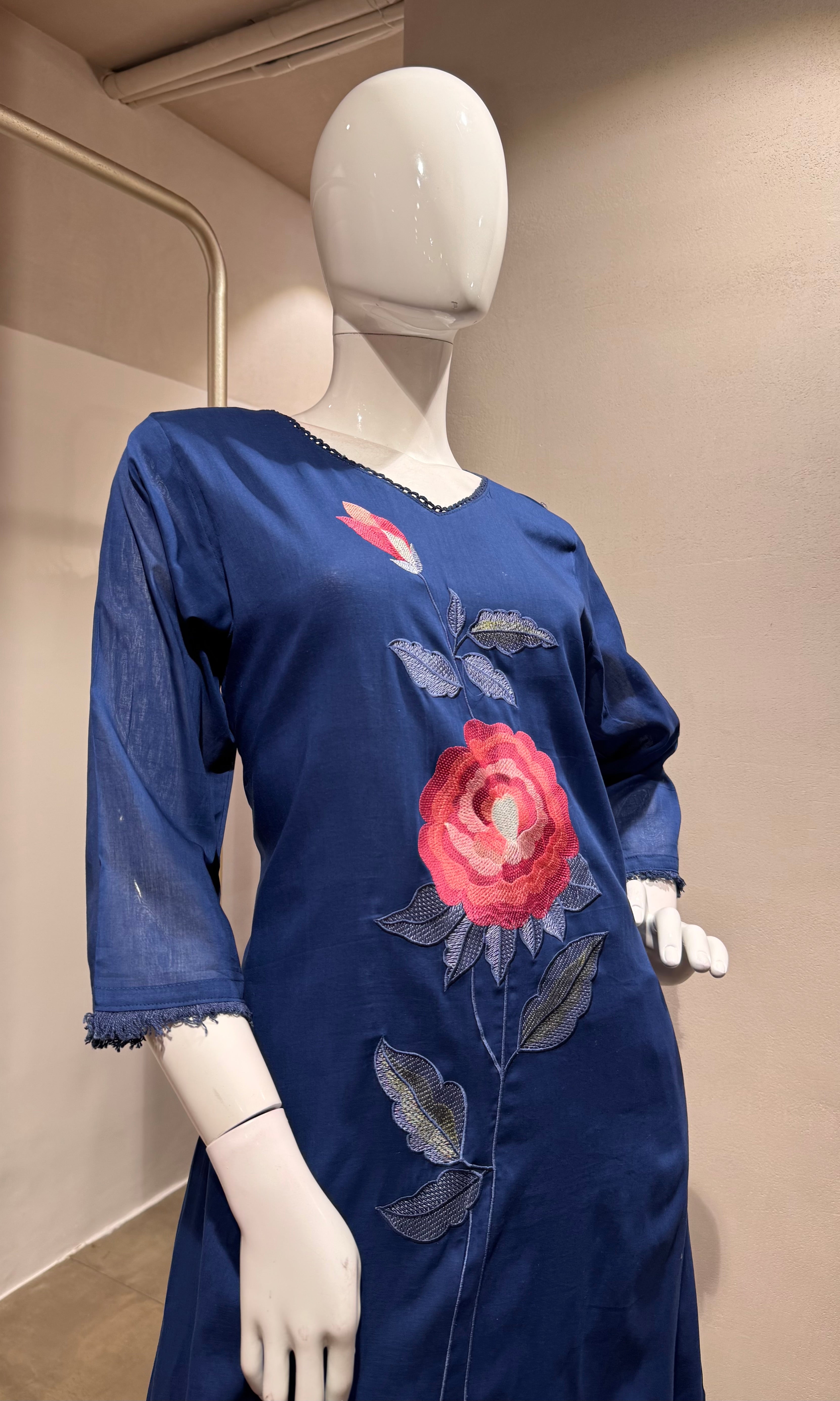 BLUE kurta set with floral embroidery
