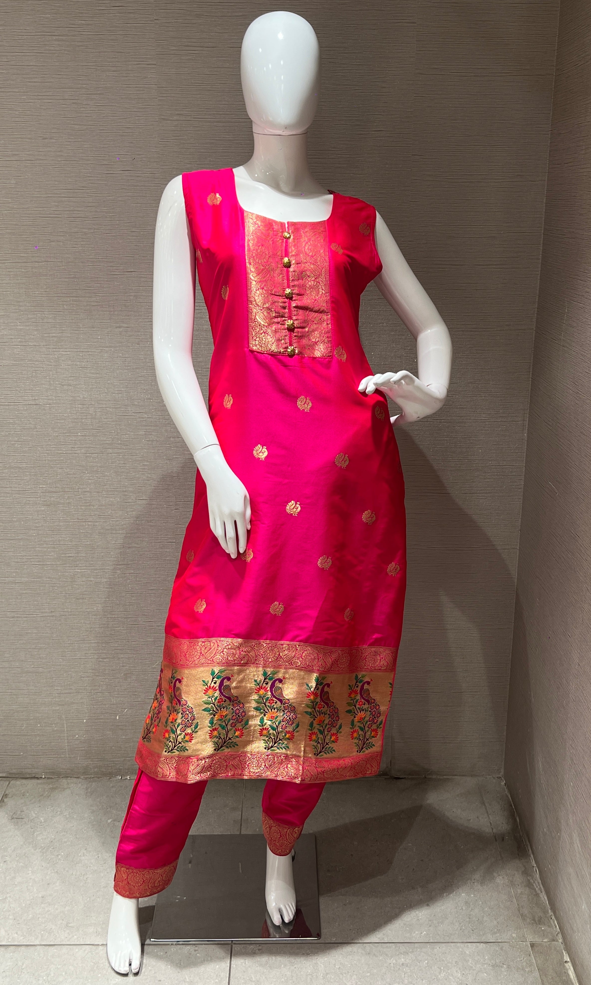 Gulab Banarasi Kurta Set