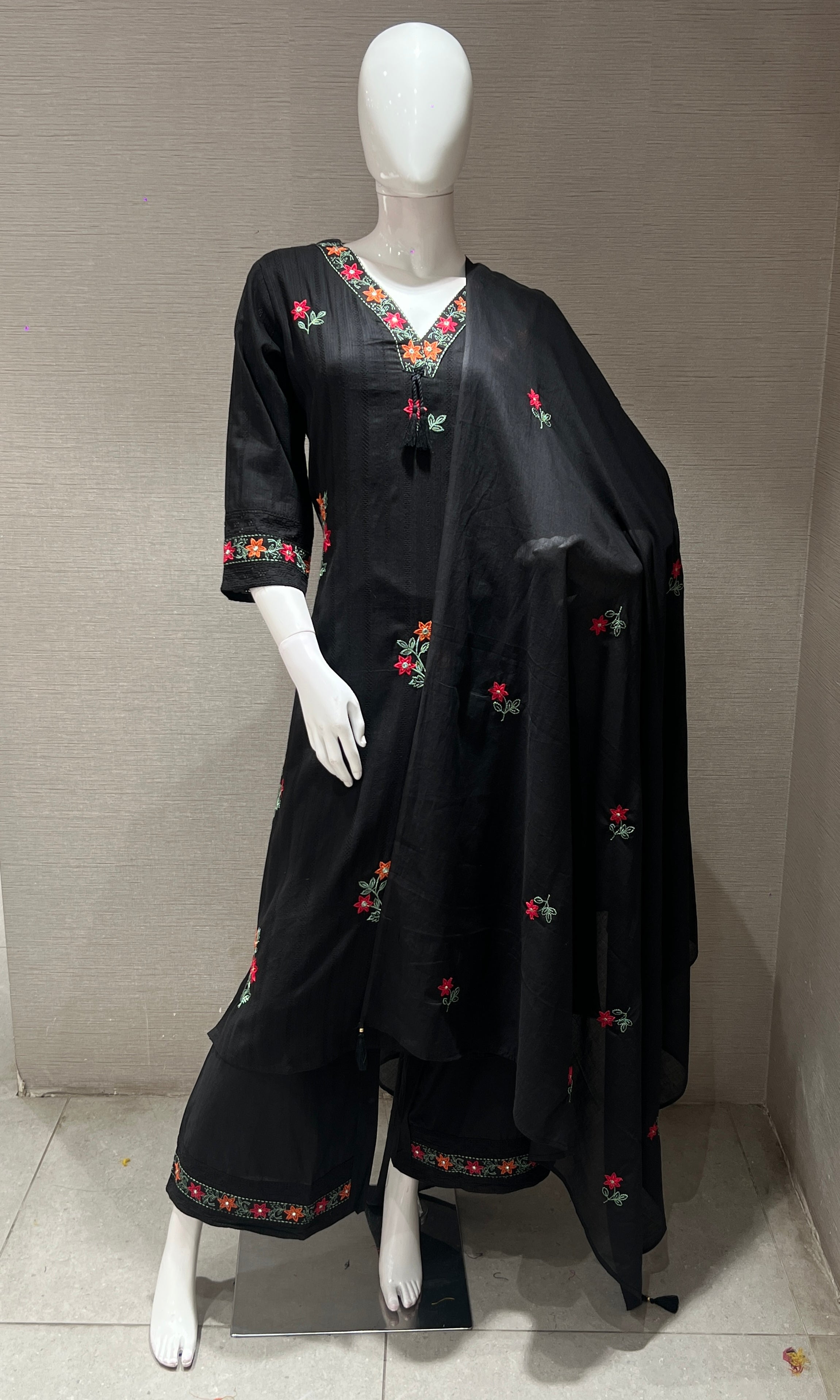 Black FLORAL EMBROIDERED kurta set