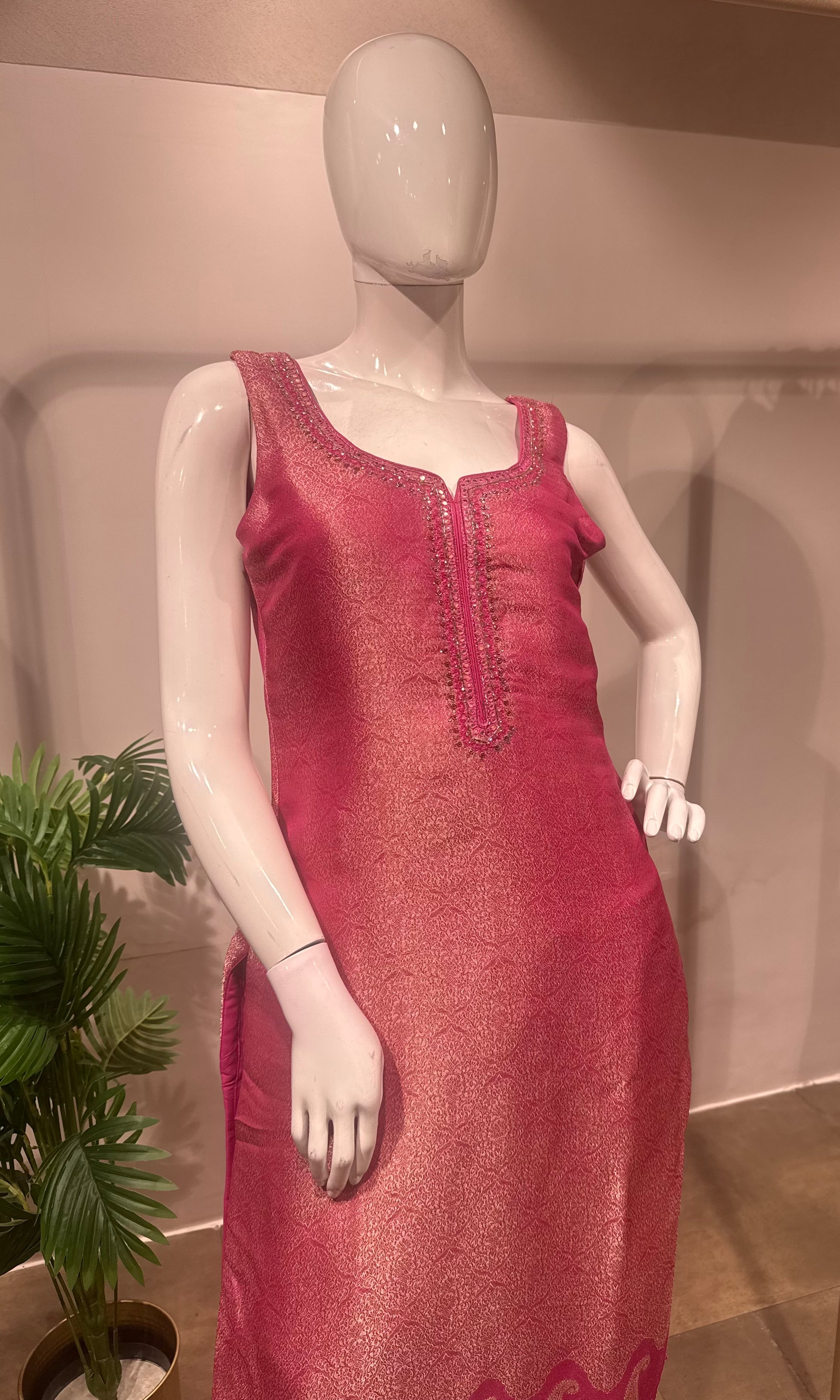 Pink Banarasi Silk kurta set with Zari Embroidery