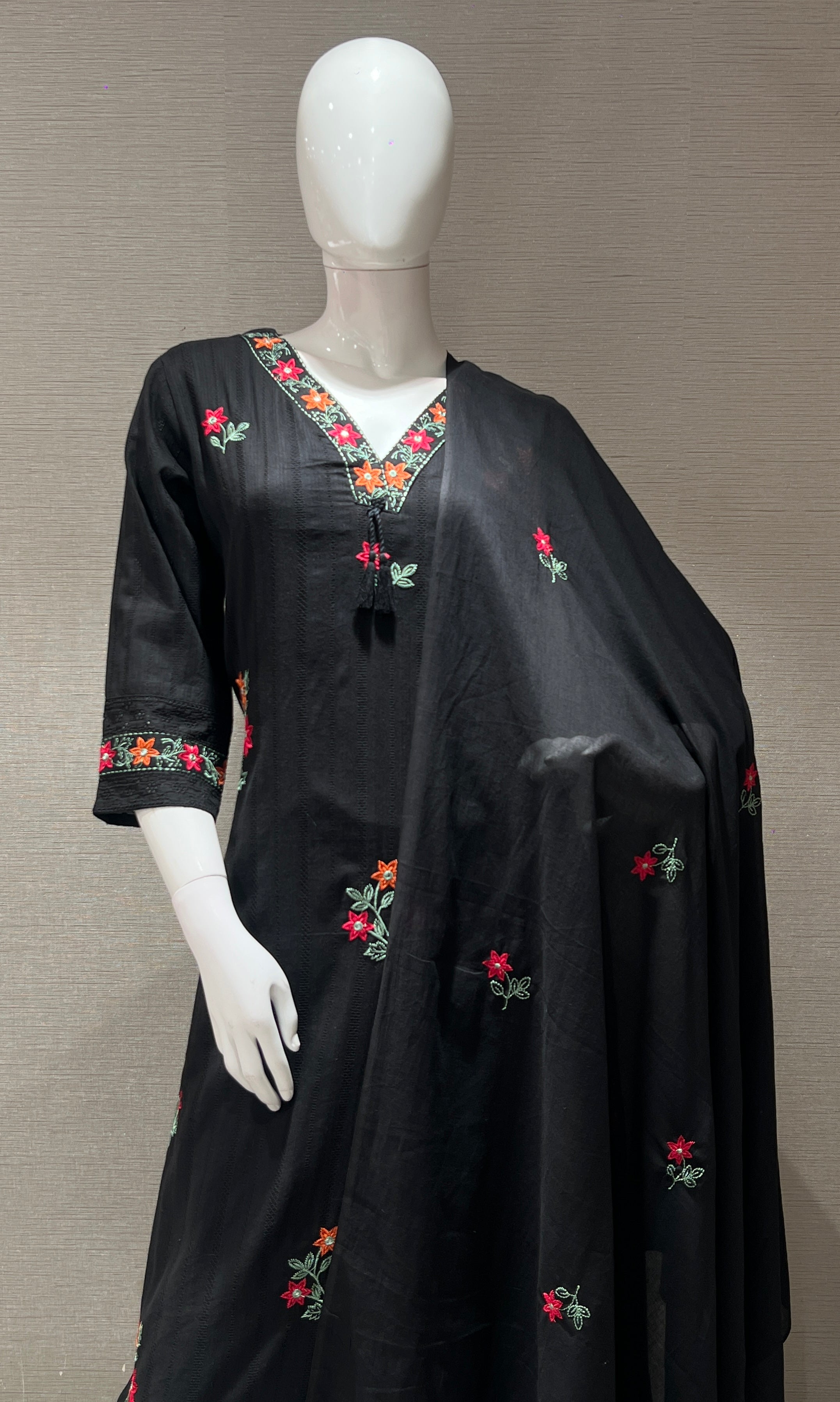 Black FLORAL EMBROIDERED kurta set