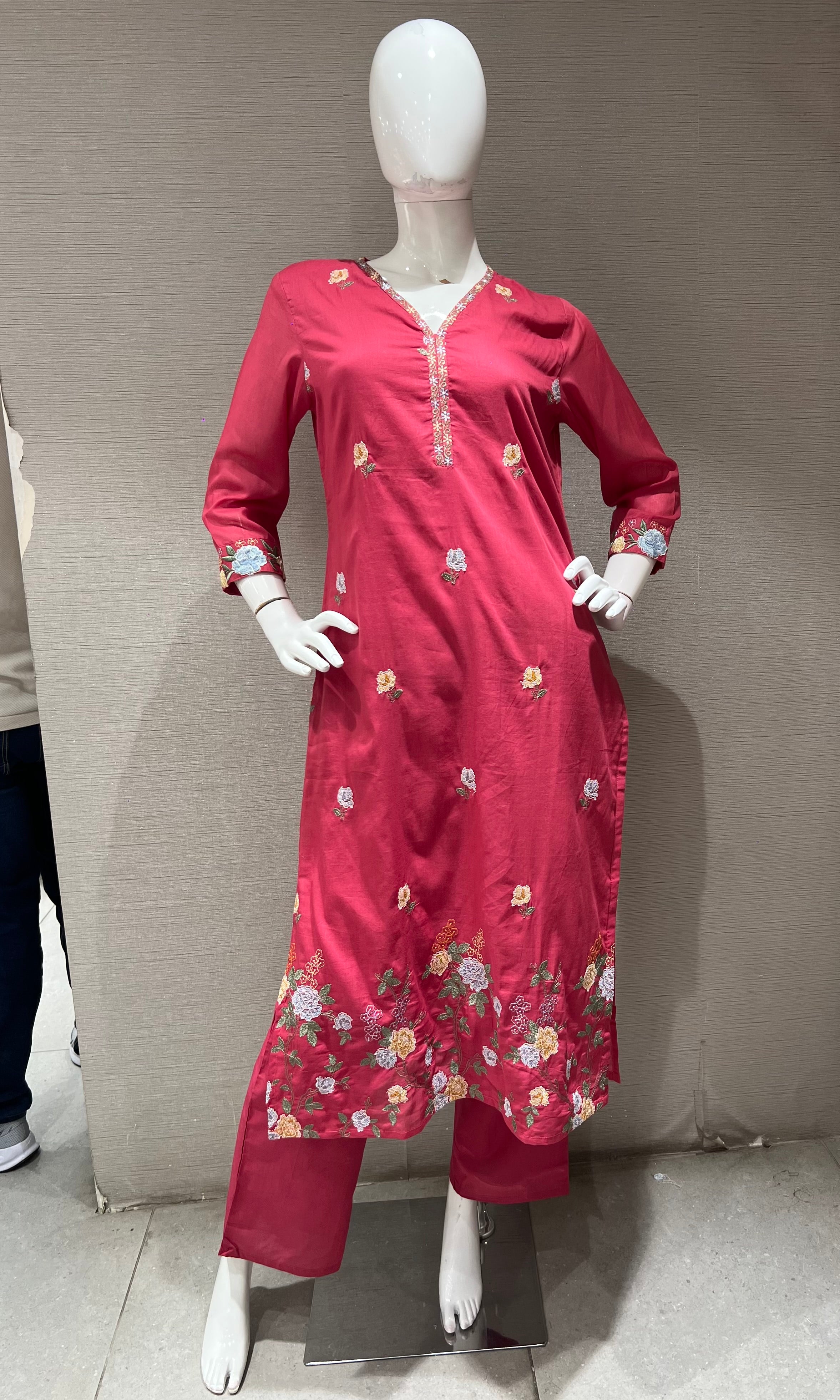 Pink Floral Embroidered Chanderi Kurta Set