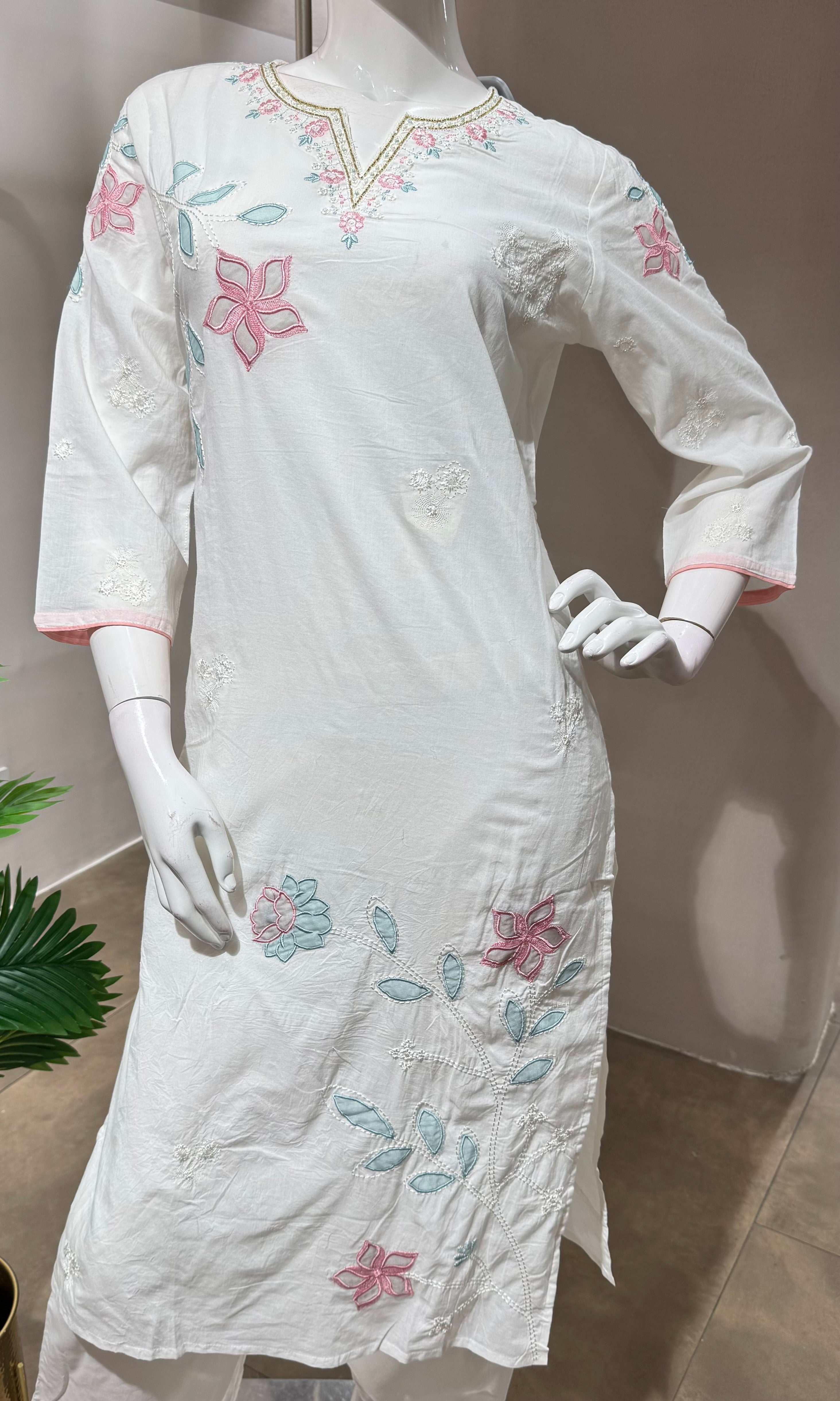 WHITE FLORAL MOTIFS ETHNIC KURTA SET