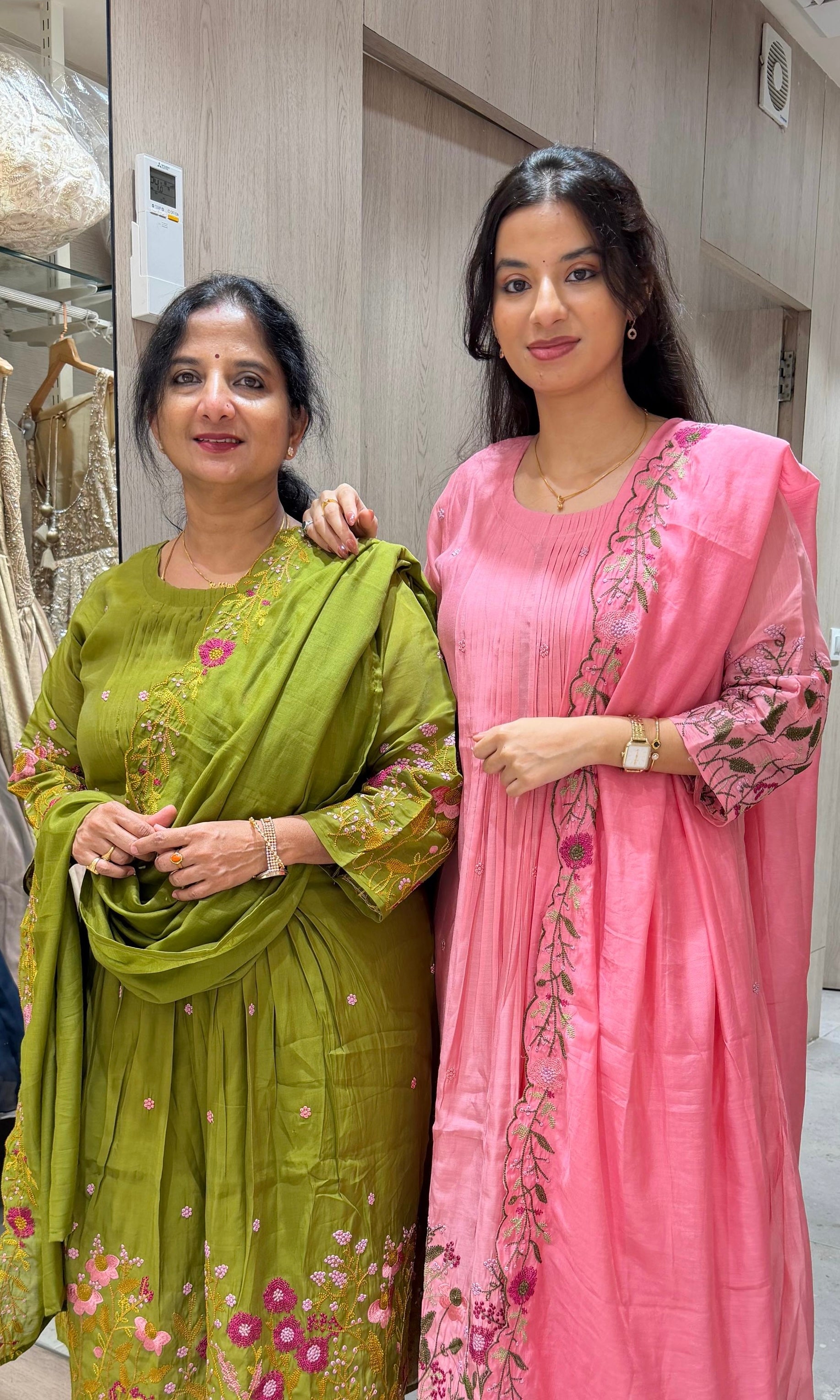 mehendi green Floral Embroidered Kurta Set