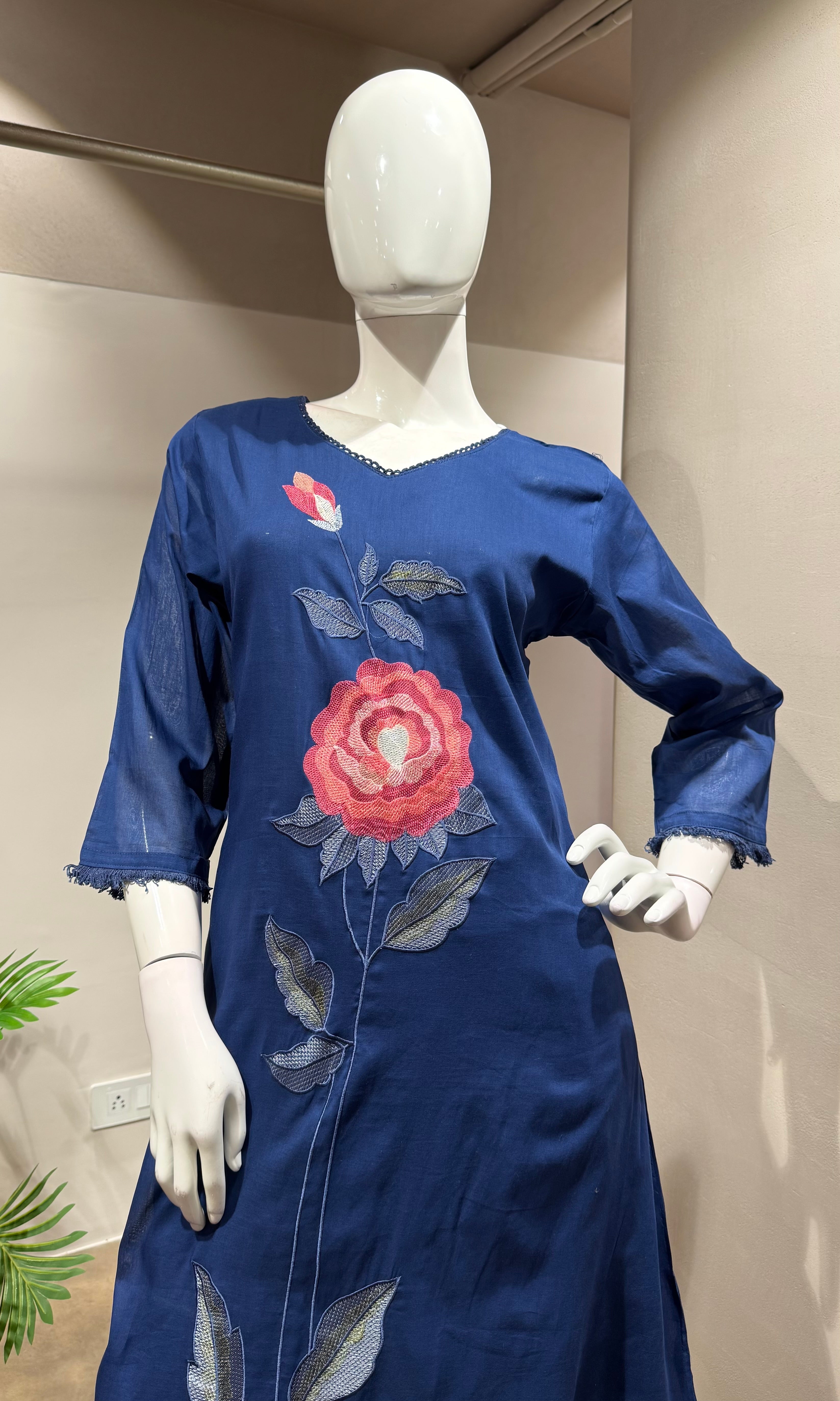 BLUE kurta set with floral embroidery