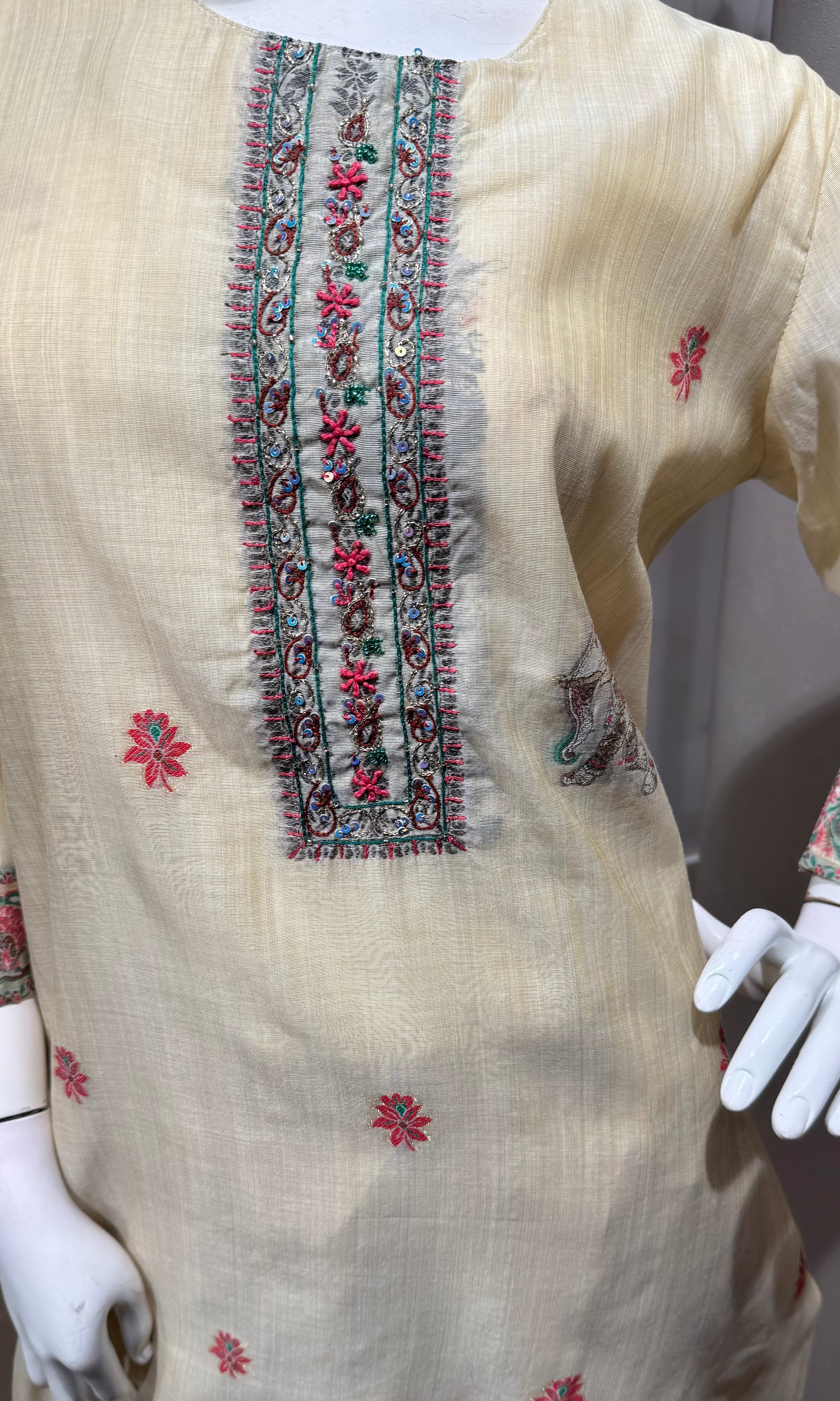 BEIGE Classic Cream Floral kurta set