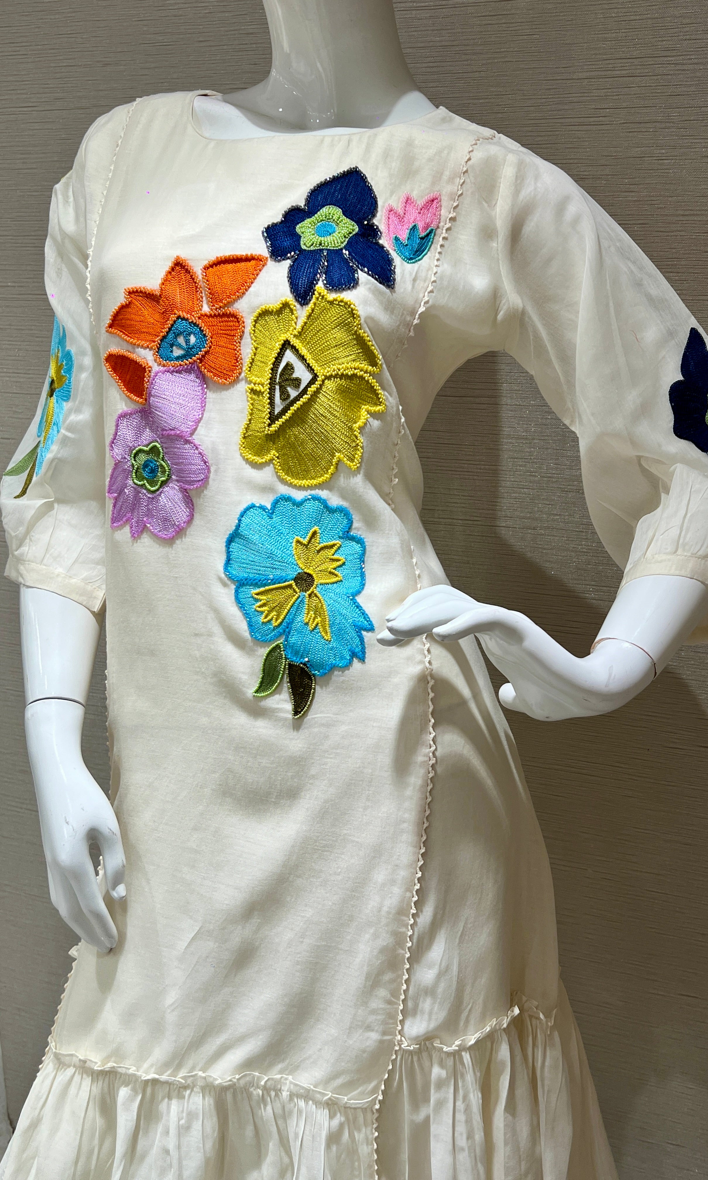 OFF WHITE FLORAL EMBROIDERY A- LINE TOP