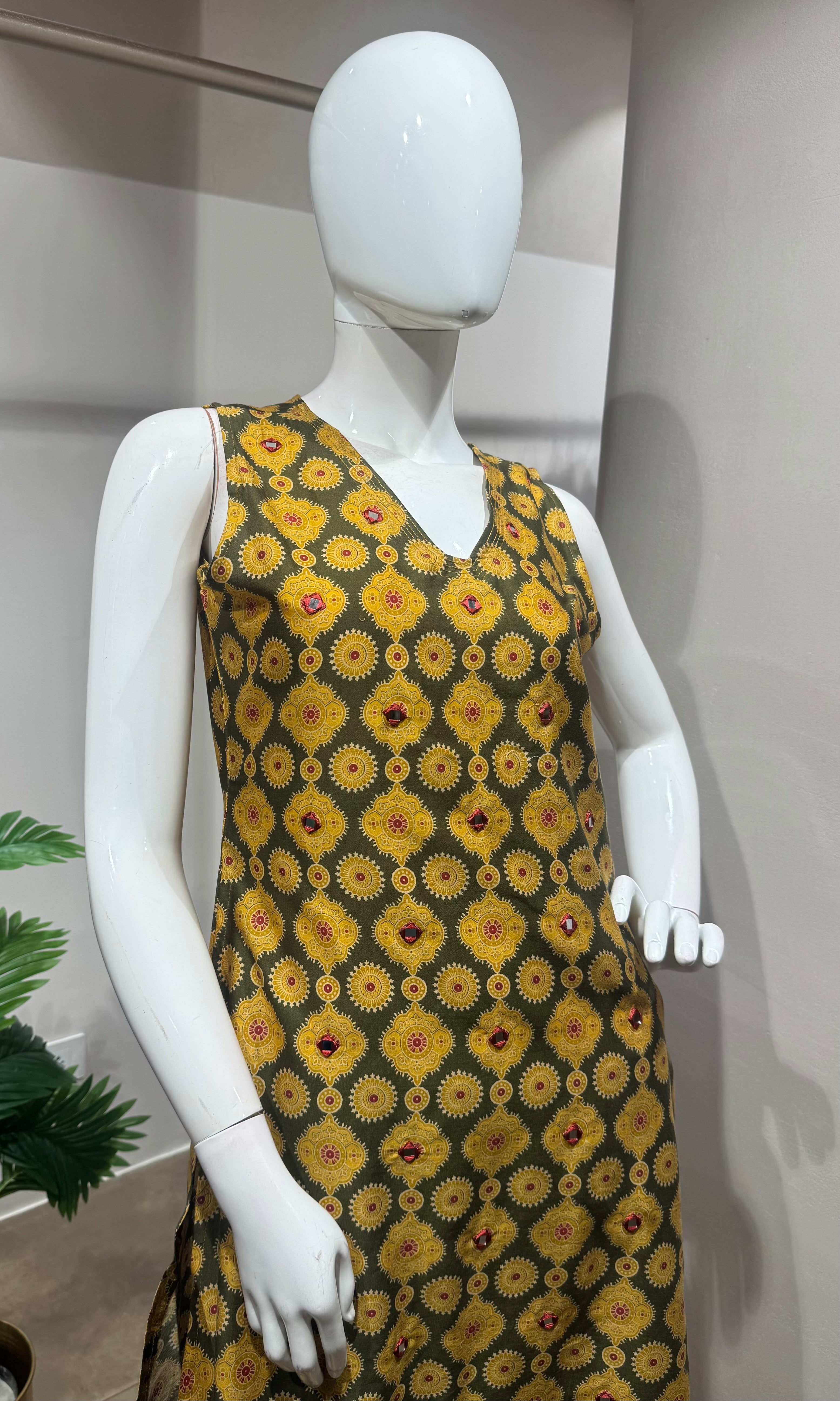 Mehandi Green Printed Kurti with bottom