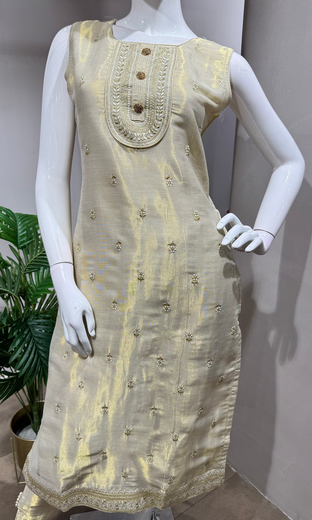 CREAM EMBROIDERD Kurta Set