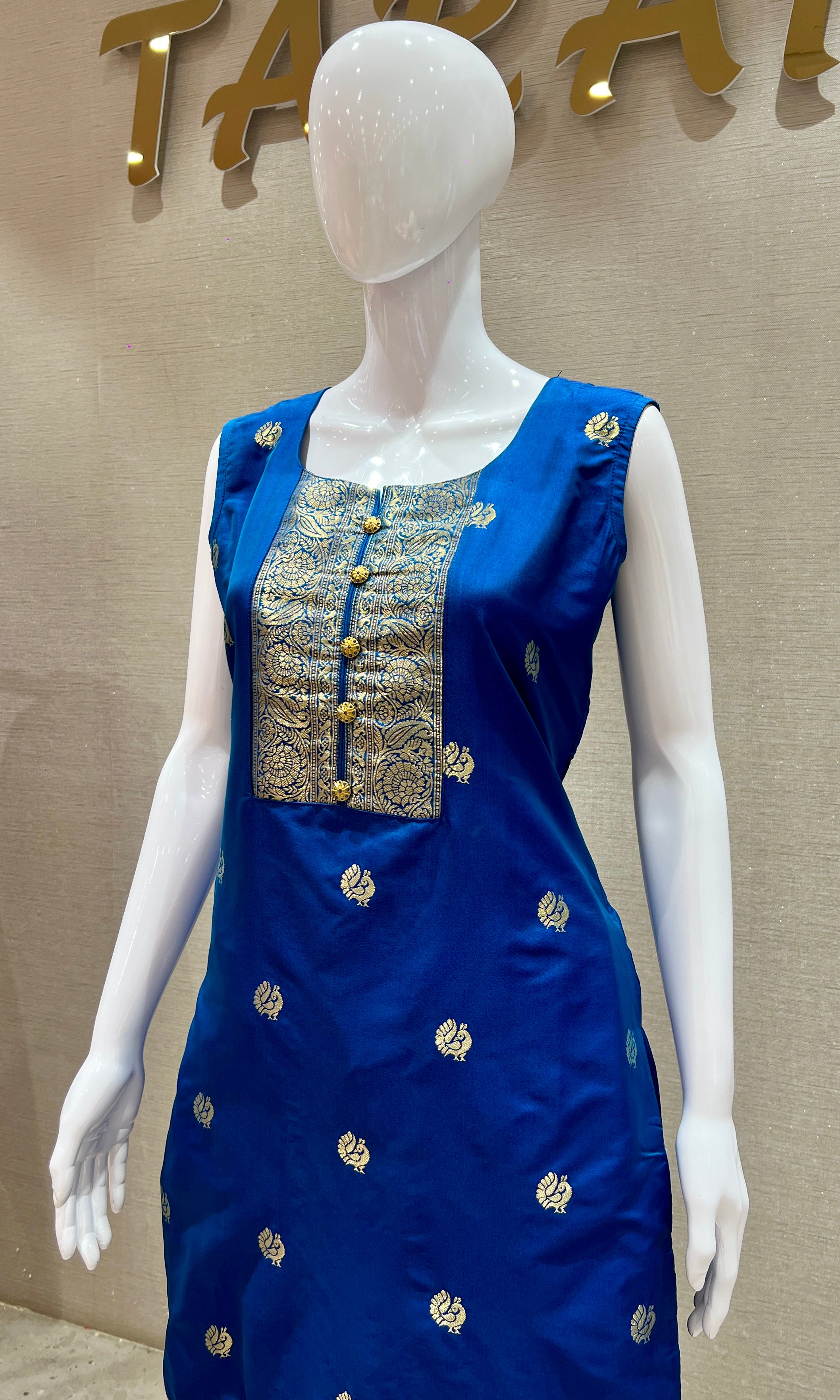 Neel Banarasi Kurta Set