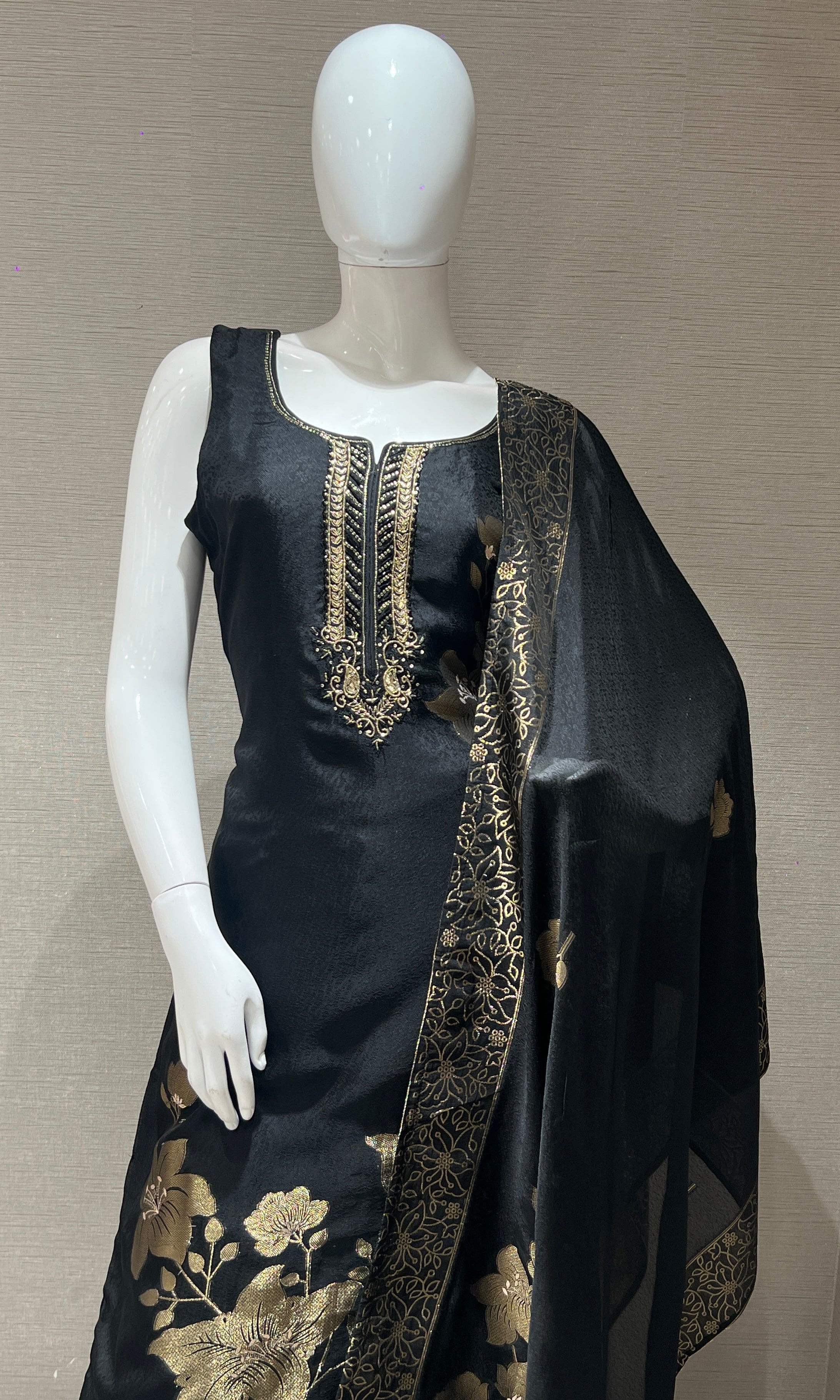 Black floral embroidered kurta set