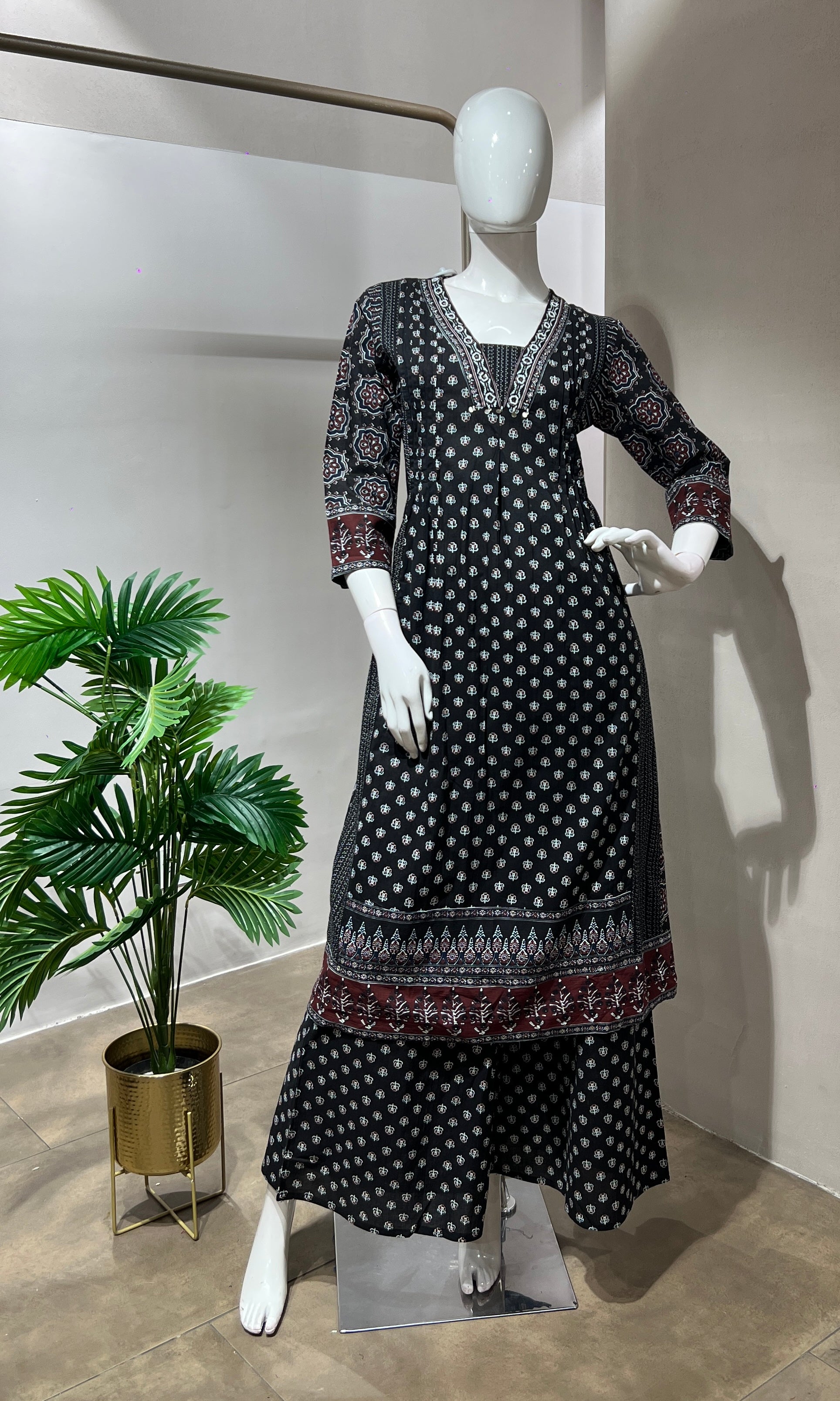 BLACK ETHNIC KURTA SET WITH PALAZZO PANTS