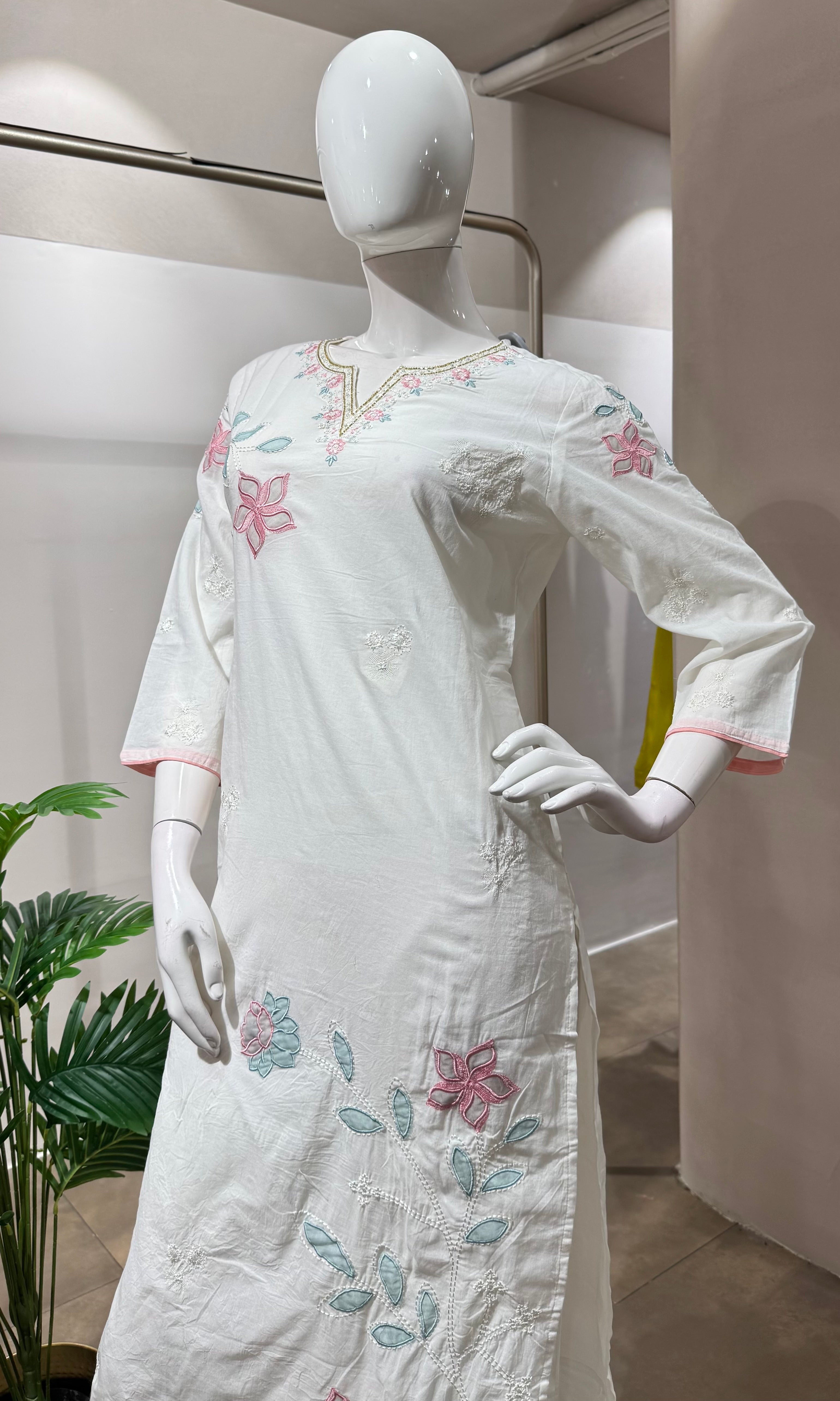 WHITE FLORAL MOTIFS ETHNIC KURTA SET